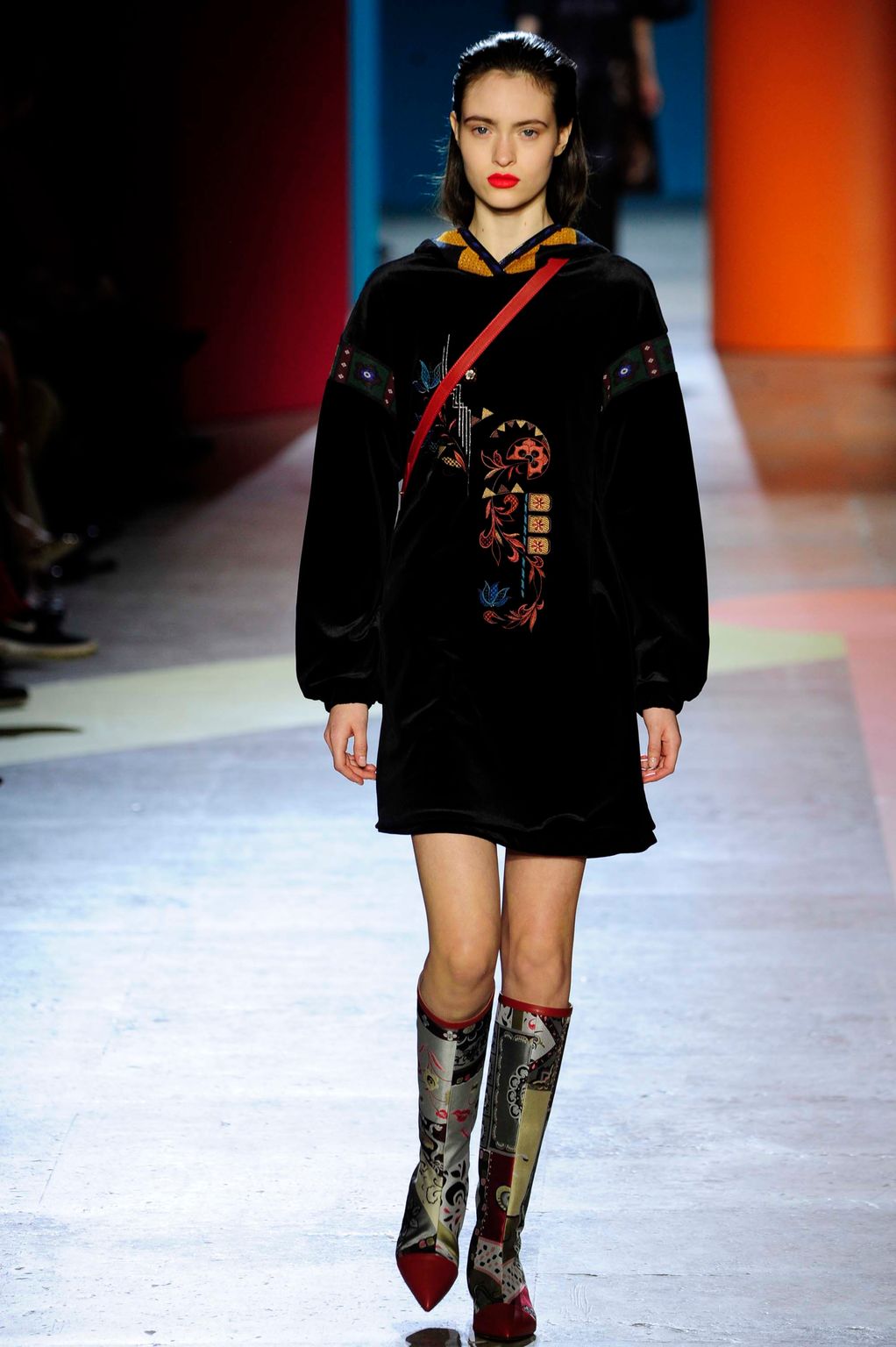 Fashion Week Paris Fall/Winter 2018 look 38 de la collection Shiatzy Chen womenswear