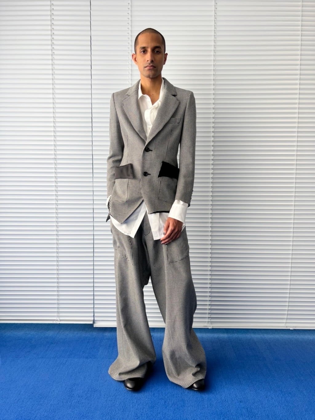 Fashion Week Paris Fall/Winter 2022 look 2 from the Sulvam collection menswear