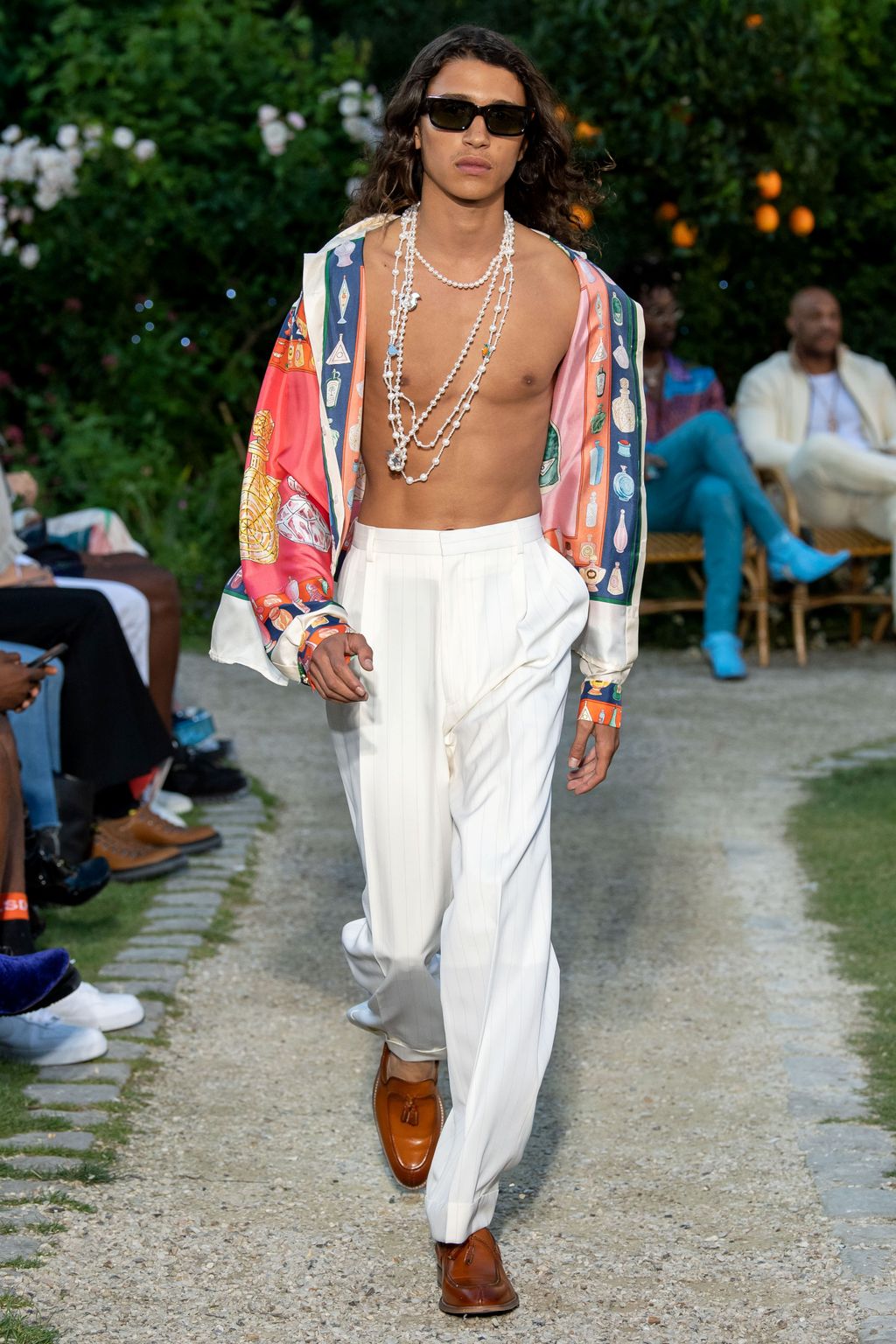 Fashion Week Paris Spring/Summer 2020 look 1 from the Casablanca collection 男装