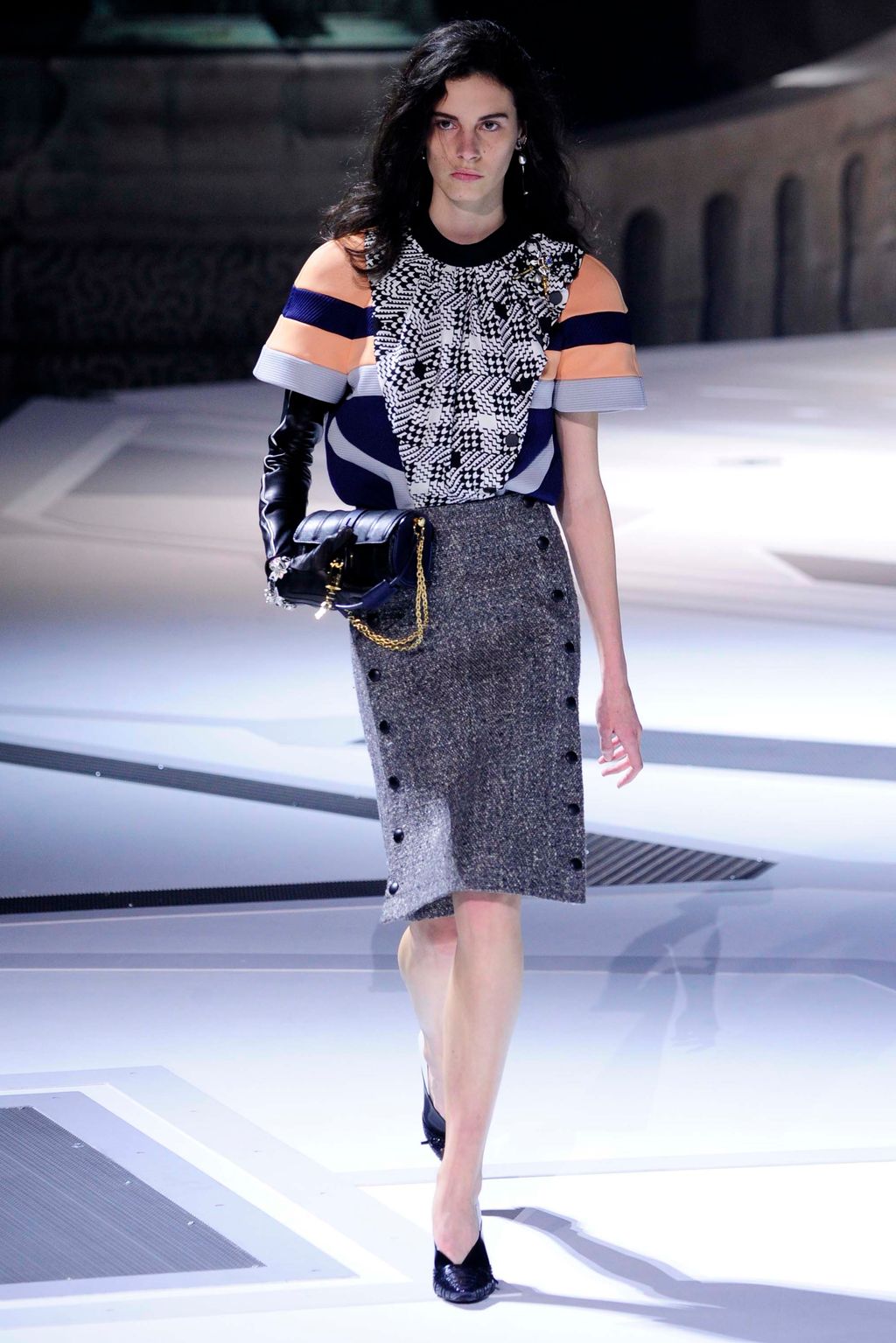 Fashion Week Paris Fall/Winter 2018 look 14 from the Louis Vuitton collection womenswear