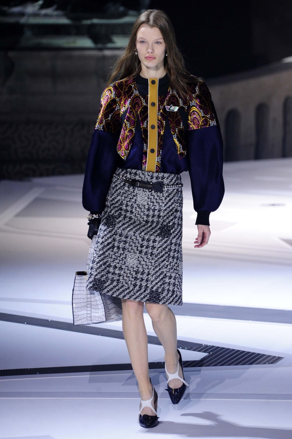 Fashion Week Paris Fall/Winter 2018 look 15 from the Louis Vuitton collection womenswear