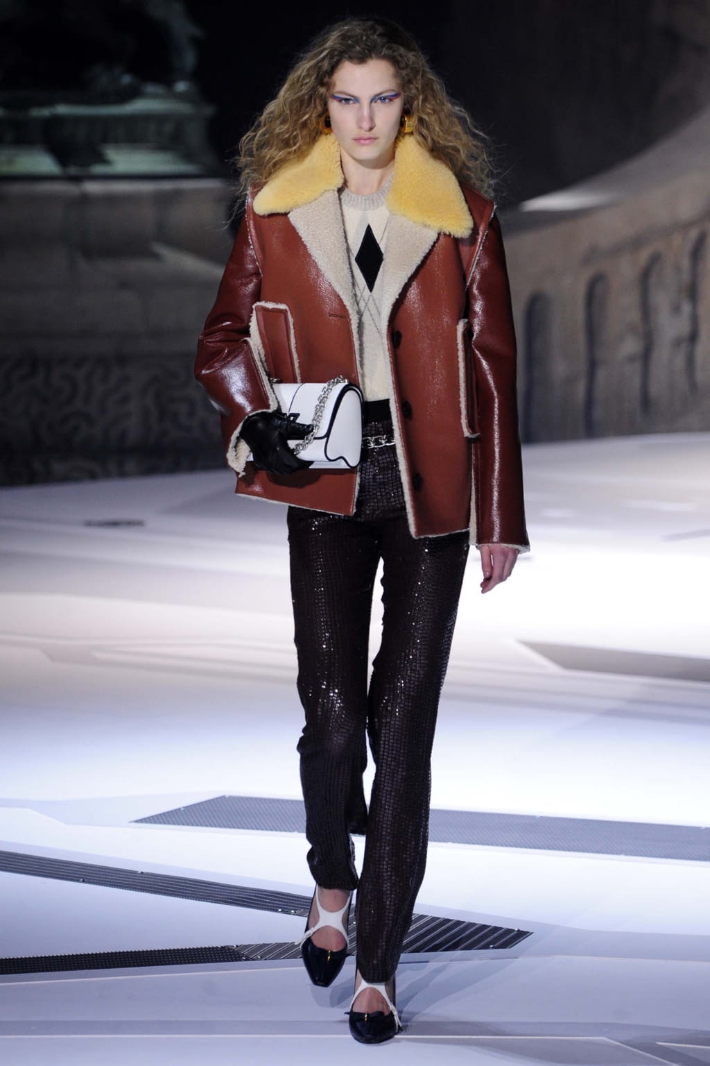Fashion Week Paris Fall/Winter 2018 look 37 from the Louis Vuitton collection womenswear