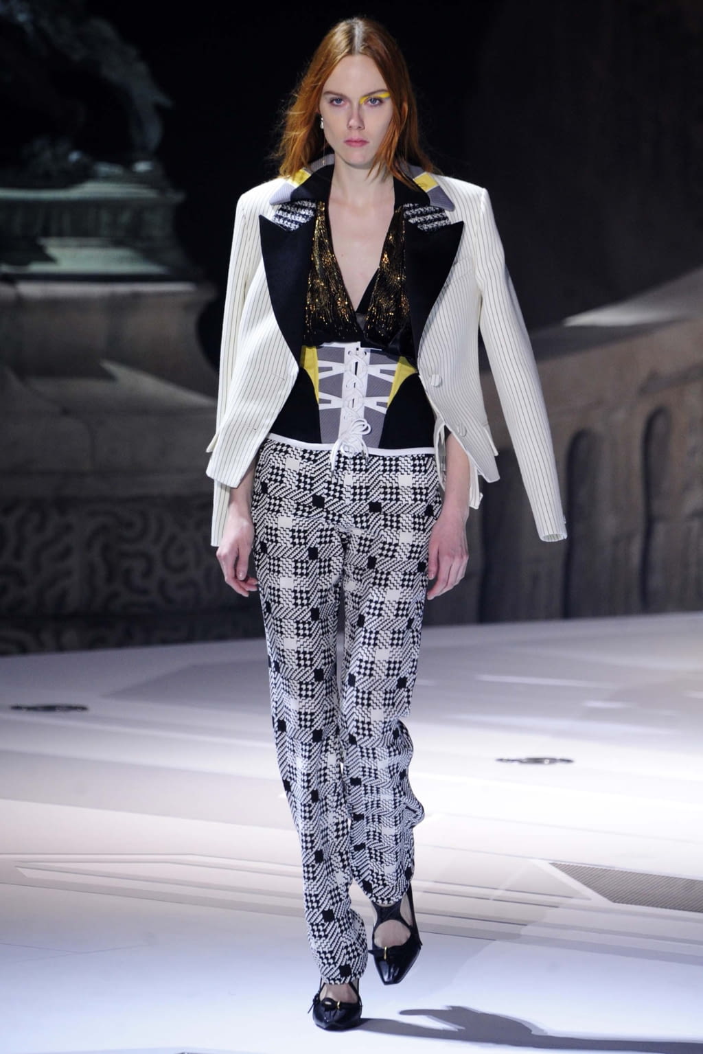Fashion Week Paris Fall/Winter 2018 look 38 from the Louis Vuitton collection 女装