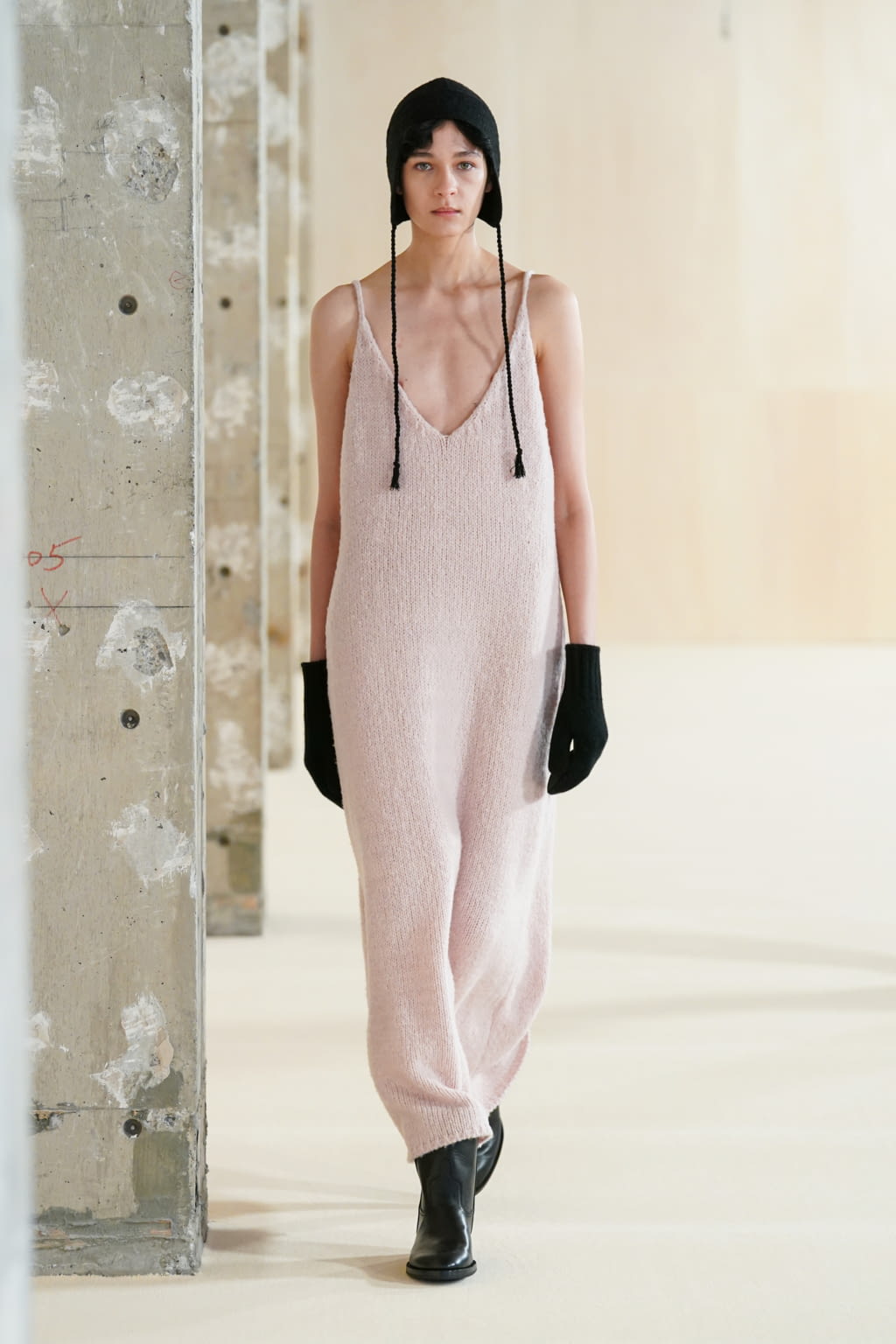 Fashion Week Paris Fall/Winter 2022 look 18 de la collection AURALEE menswear