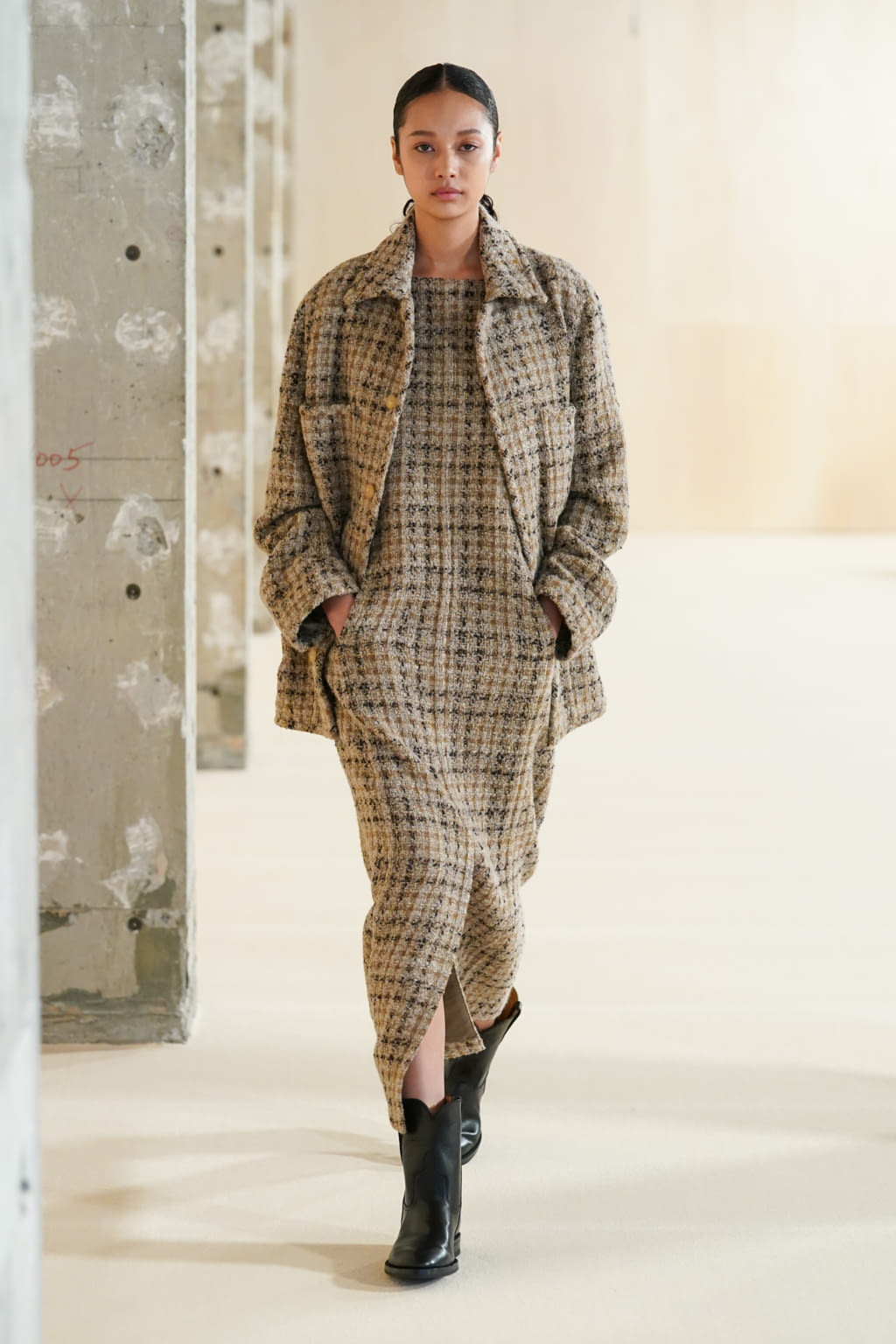 Fashion Week Paris Fall/Winter 2022 look 37 from the AURALEE collection 男装