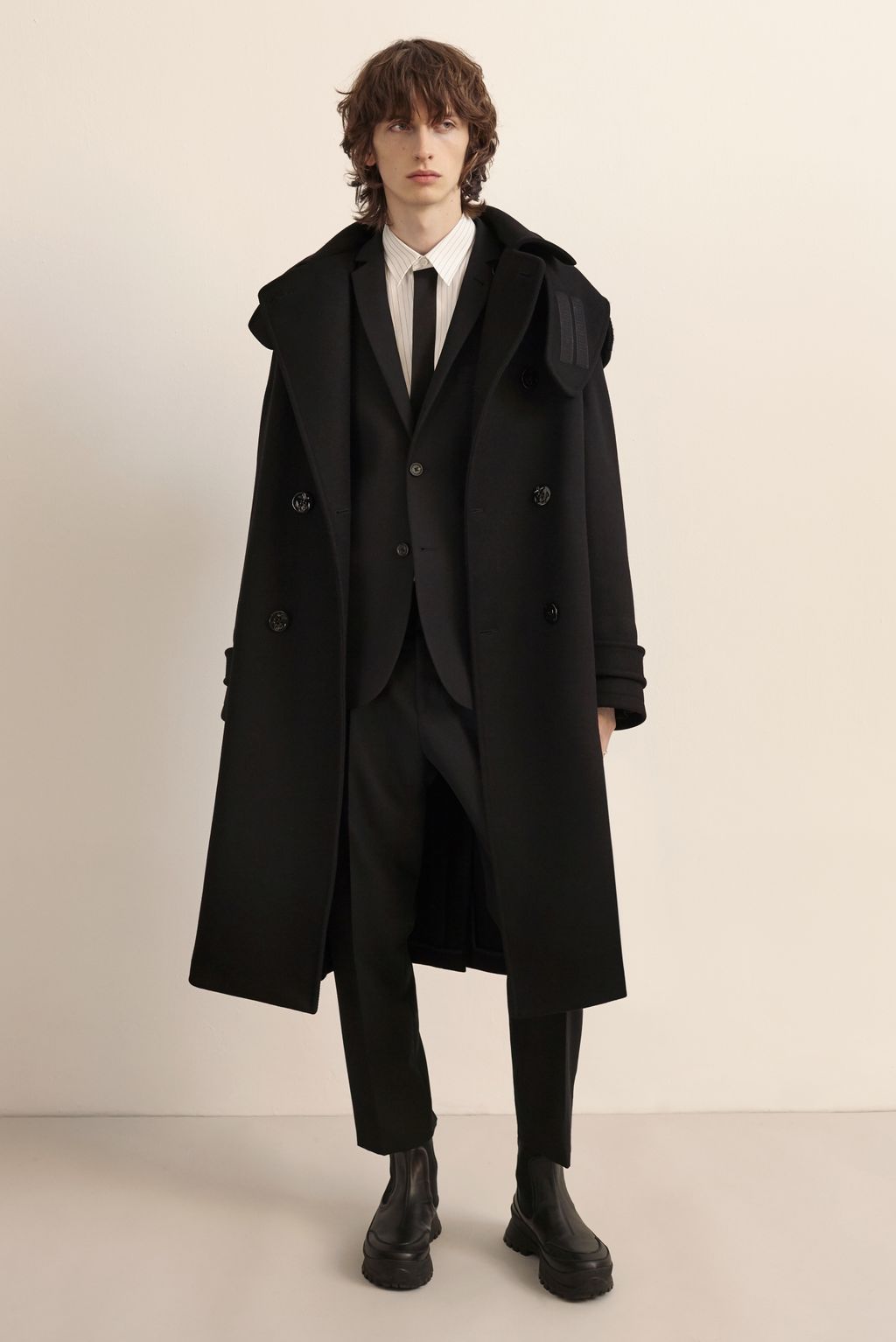 Fashion Week Paris Fall/Winter 2019 look 2 from the Stella McCartney collection menswear