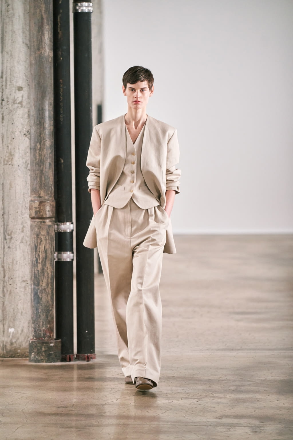 Fashion Week New York Fall/Winter 2020 look 5 from the The Row collection womenswear