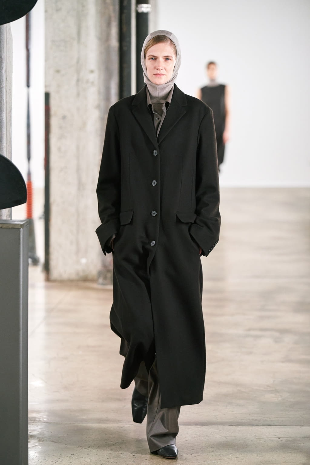 Fashion Week New York Fall/Winter 2020 look 8 from the The Row collection womenswear