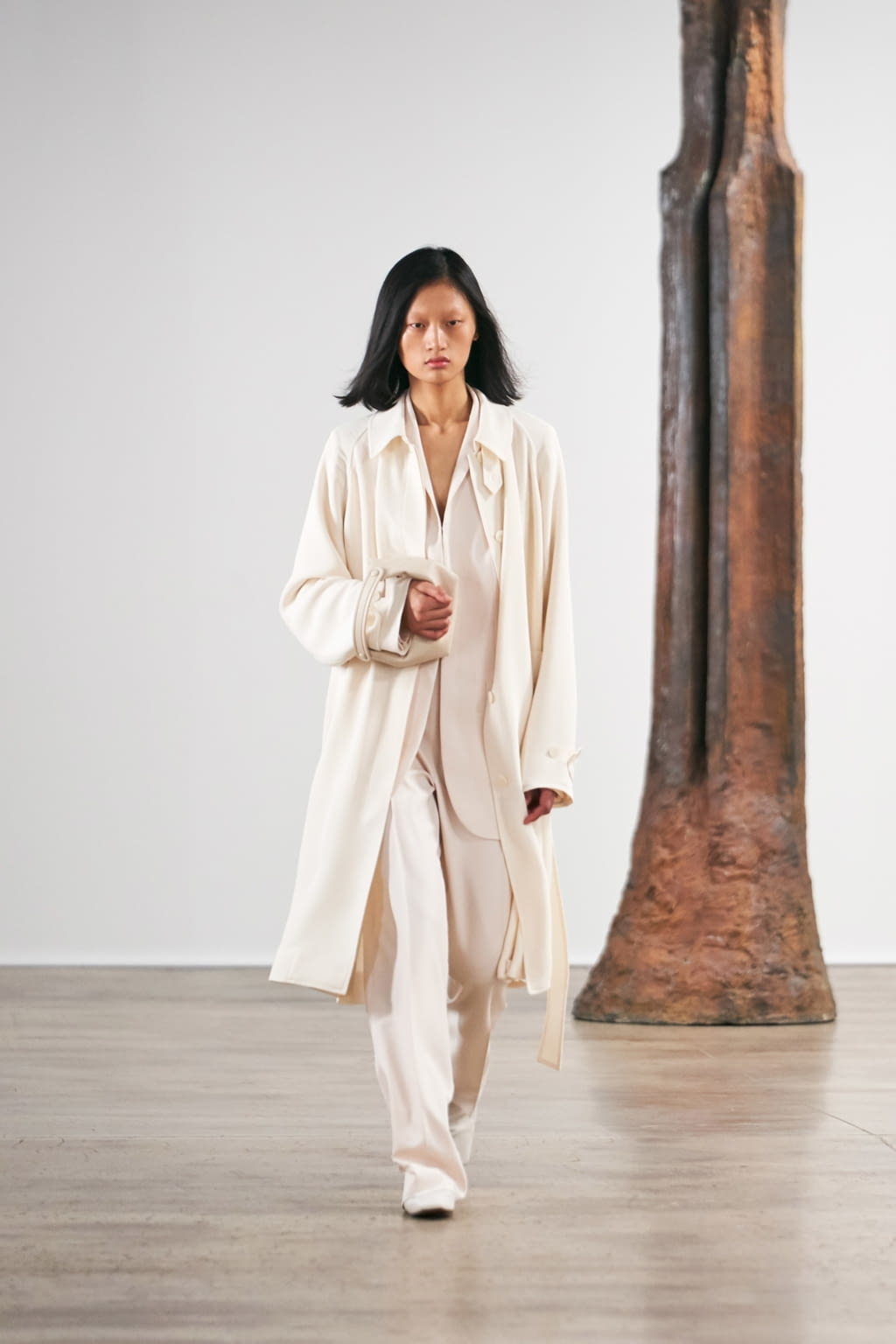 Fashion Week New York Fall/Winter 2020 look 19 from the The Row collection womenswear