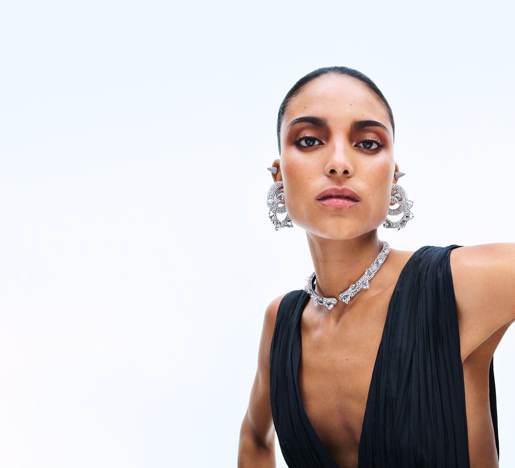 Fashion Week Paris Fall/Winter 2025 look 2 from the Swarovski collection womenswear accessories