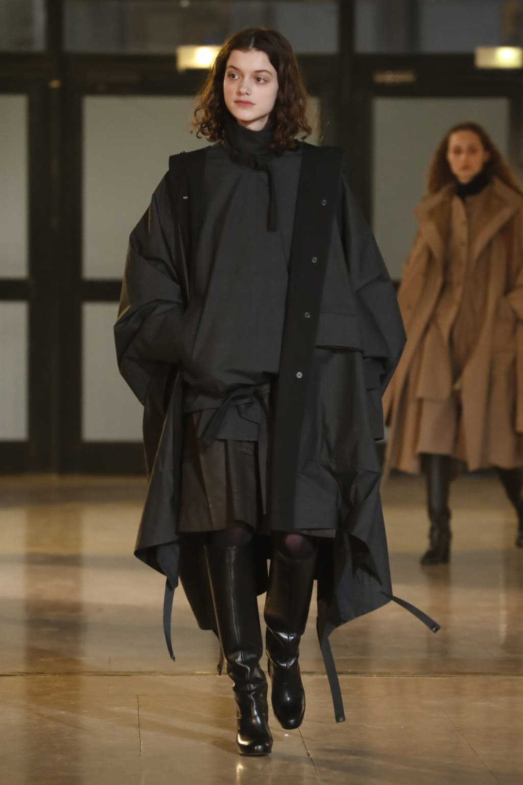 Fashion Week Paris Fall/Winter 2020 look 1 from the Lemaire collection womenswear