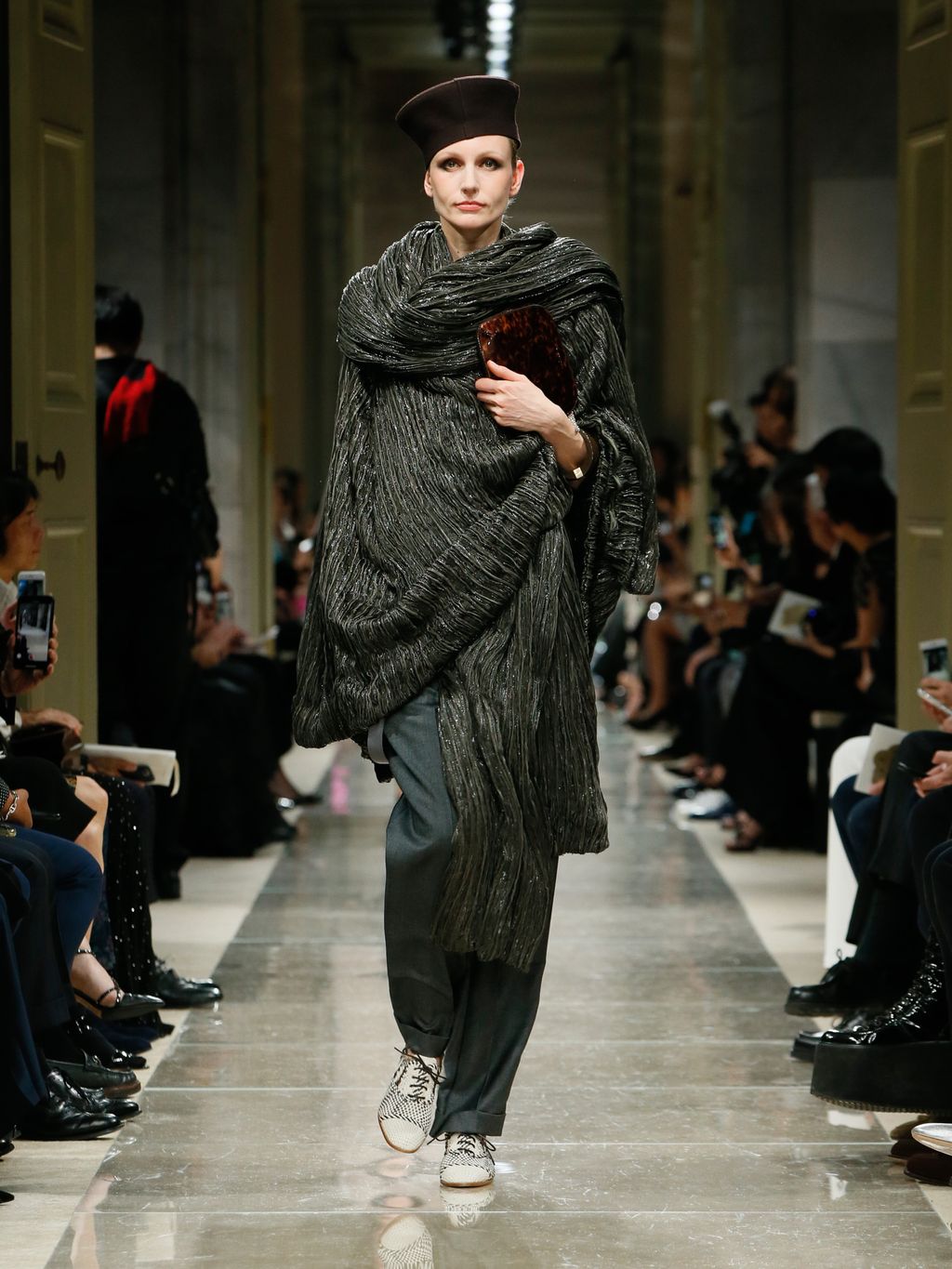 Fashion Week Milan Resort 2020 look 1 de la collection Giorgio Armani womenswear