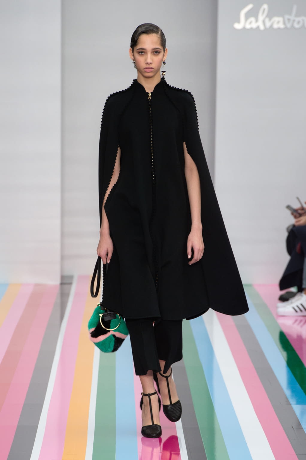 Fashion Week Milan Fall/Winter 2016 look 1 de la collection Ferragamo womenswear