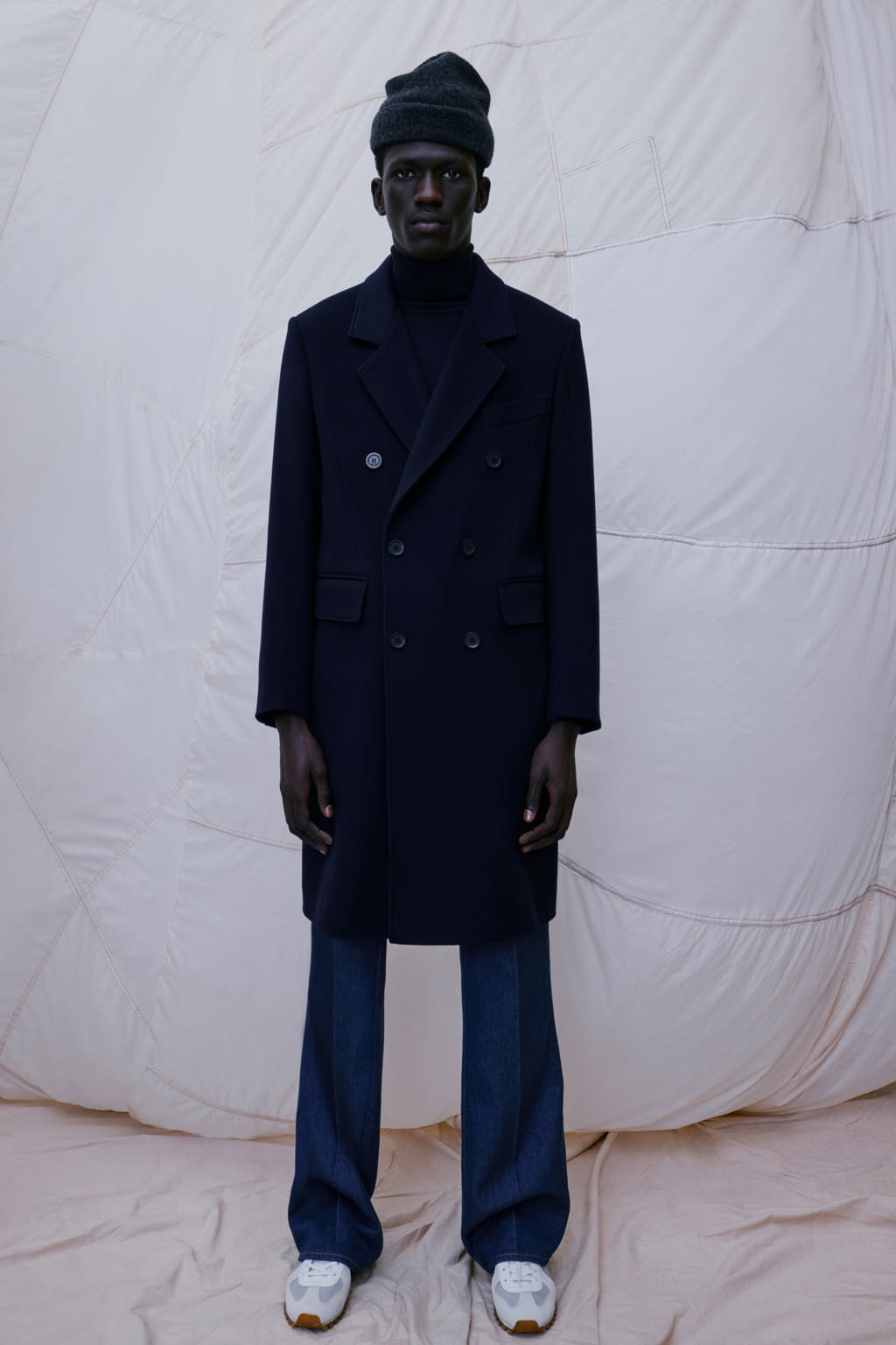Fashion Week Paris Fall/Winter 2022 look 1 de la collection Sandro menswear