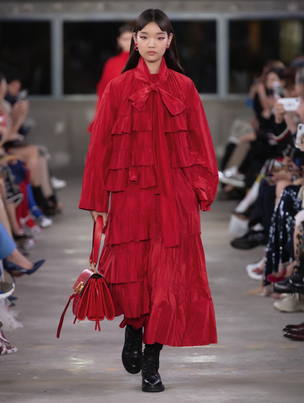 Fashion Week Paris Pre-Fall 2019 look 1 from the Valentino collection womenswear