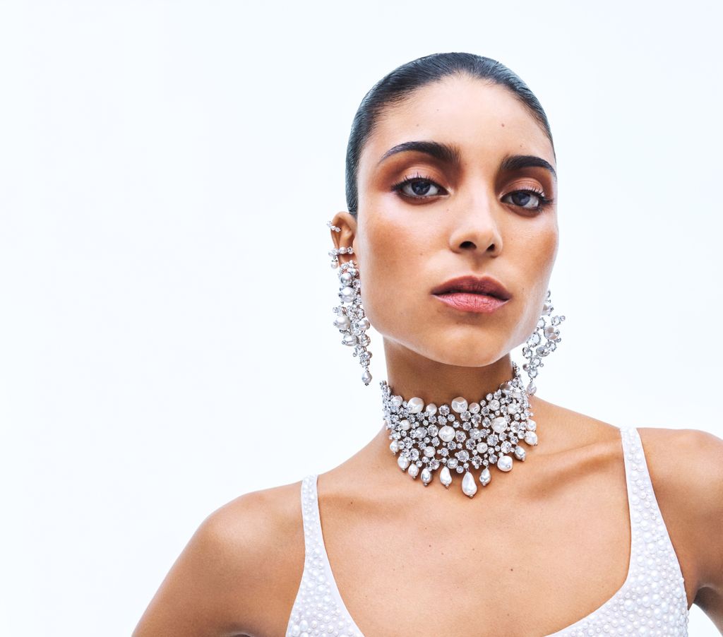 Fashion Week Paris Fall/Winter 2025 look 4 de la collection Swarovski womenswear accessories