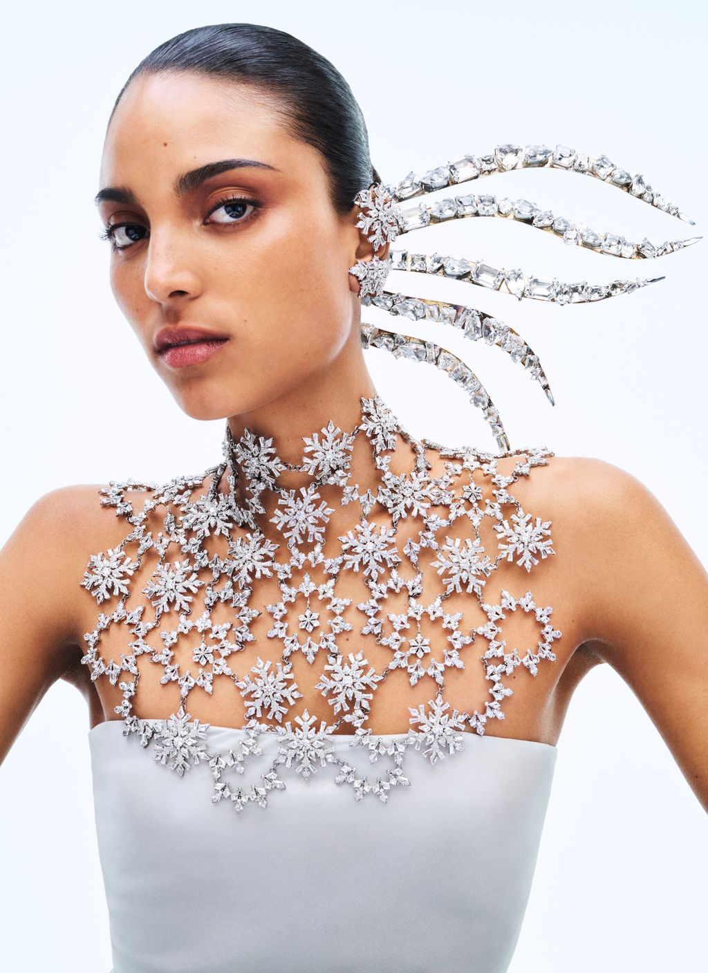 Fashion Week Paris Fall/Winter 2025 look 8 from the Swarovski collection womenswear accessories