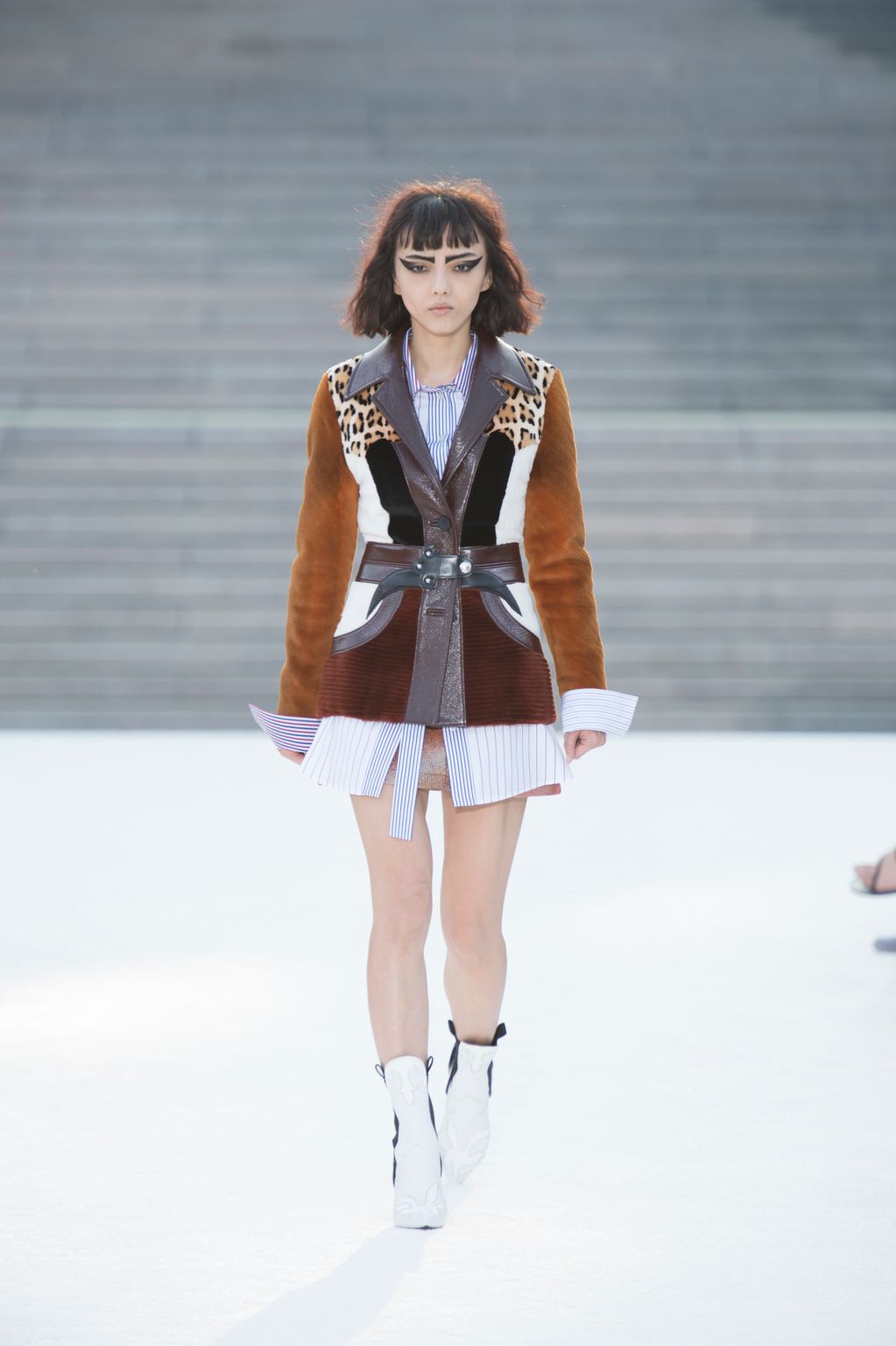 Fashion Week Paris Resort 2018 look 1 from the Louis Vuitton collection womenswear