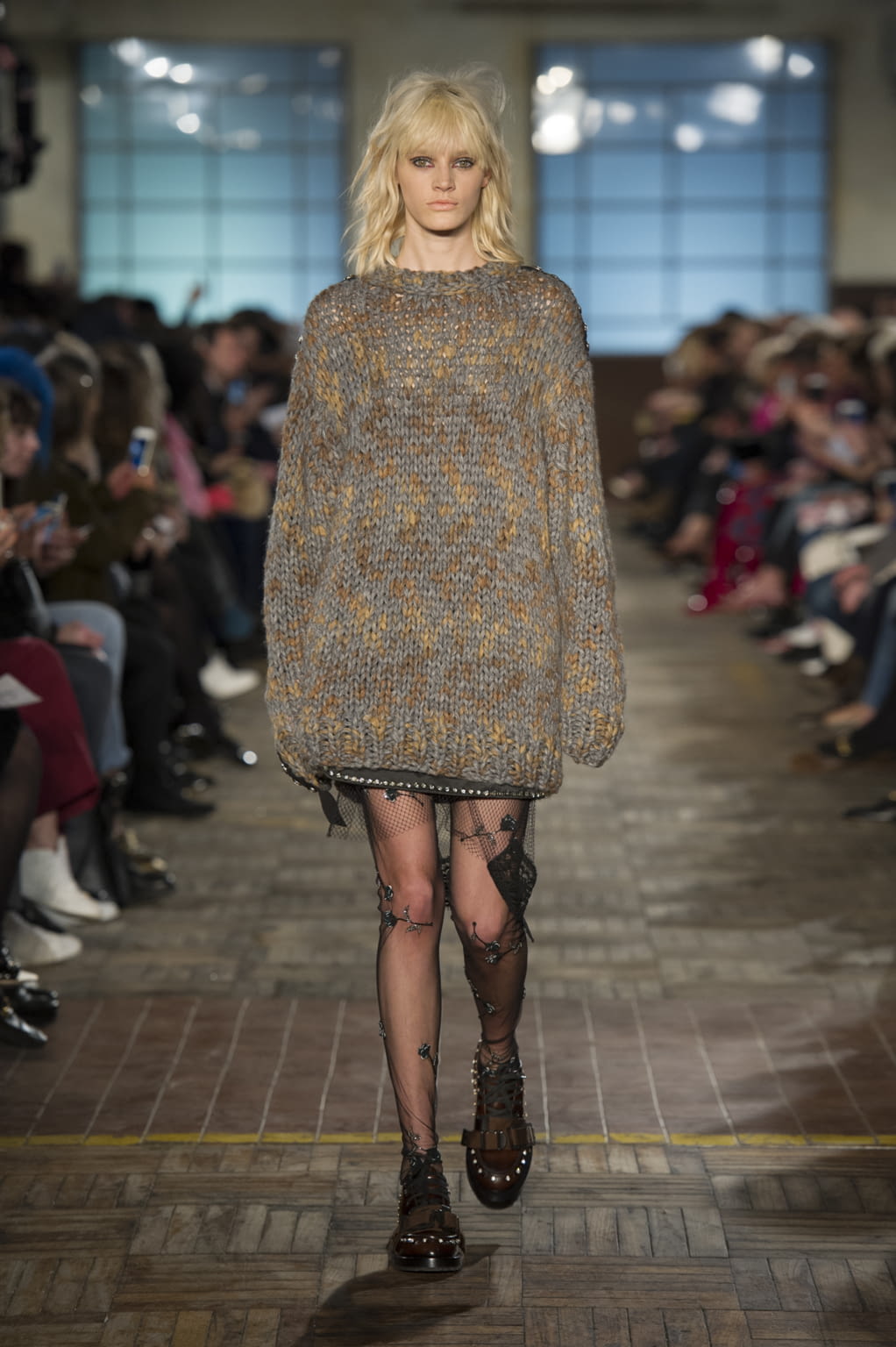 Fashion Week Milan Fall/Winter 2016 look 2 de la collection N°21 womenswear