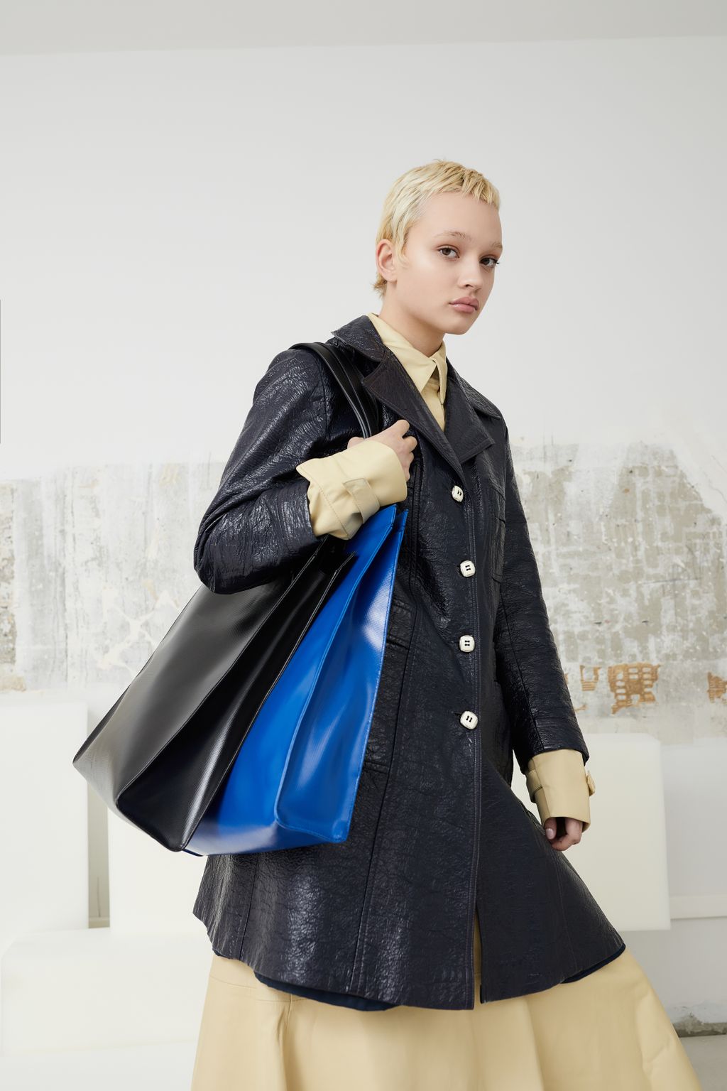 Fashion Week Paris Fall/Winter 2023 look 8 from the CAHU collection womenswear accessories