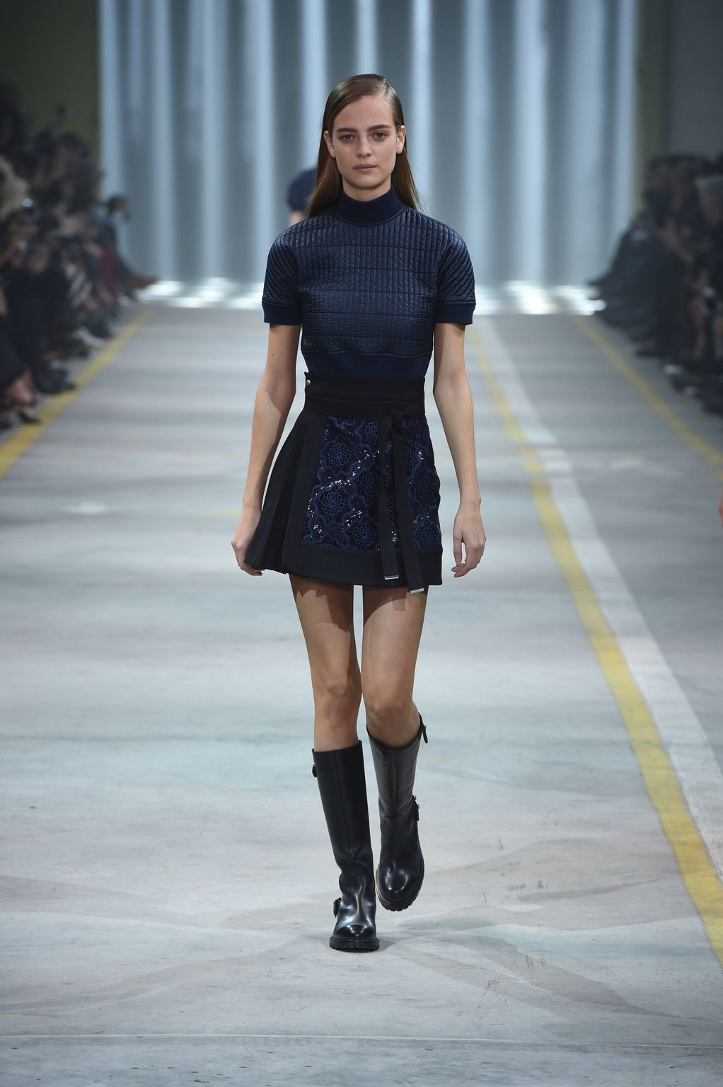 Fashion Week Milan Fall/Winter 2016 look 2 from the Diesel Black Gold collection 女装