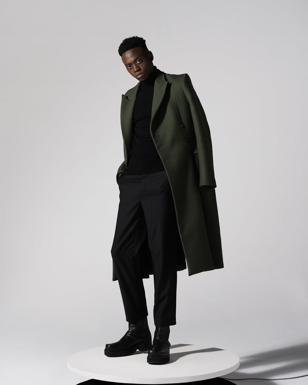 Fashion Week Paris Fall/Winter 2022 look 2 de la collection Steven Passaro menswear