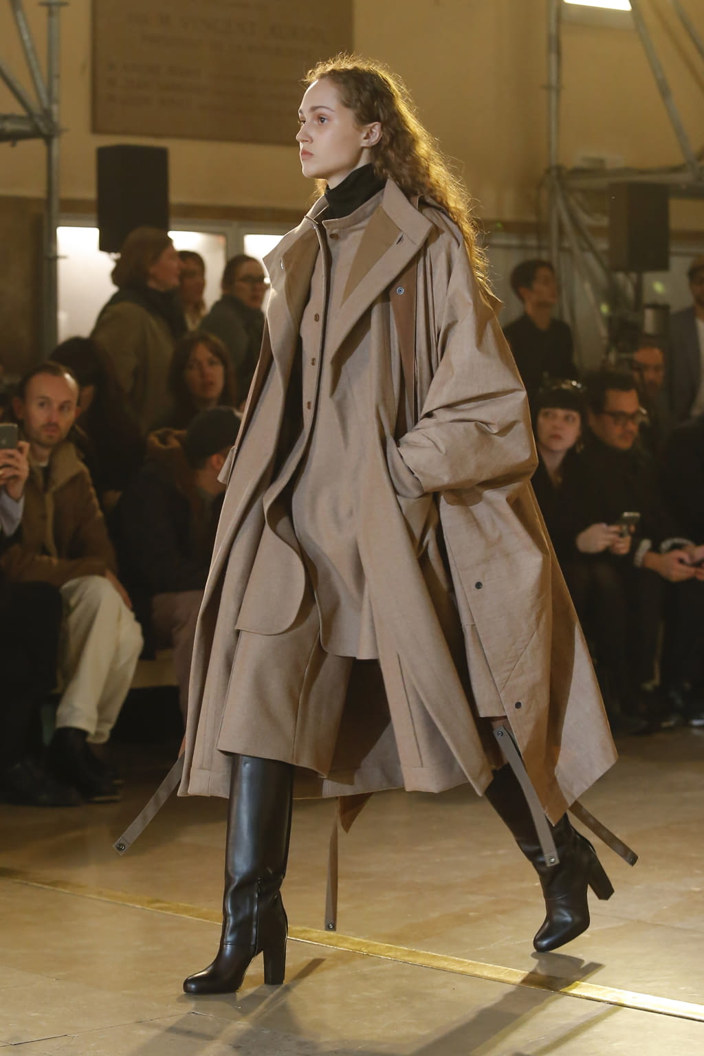 Fashion Week Paris Fall/Winter 2020 look 3 de la collection Lemaire womenswear