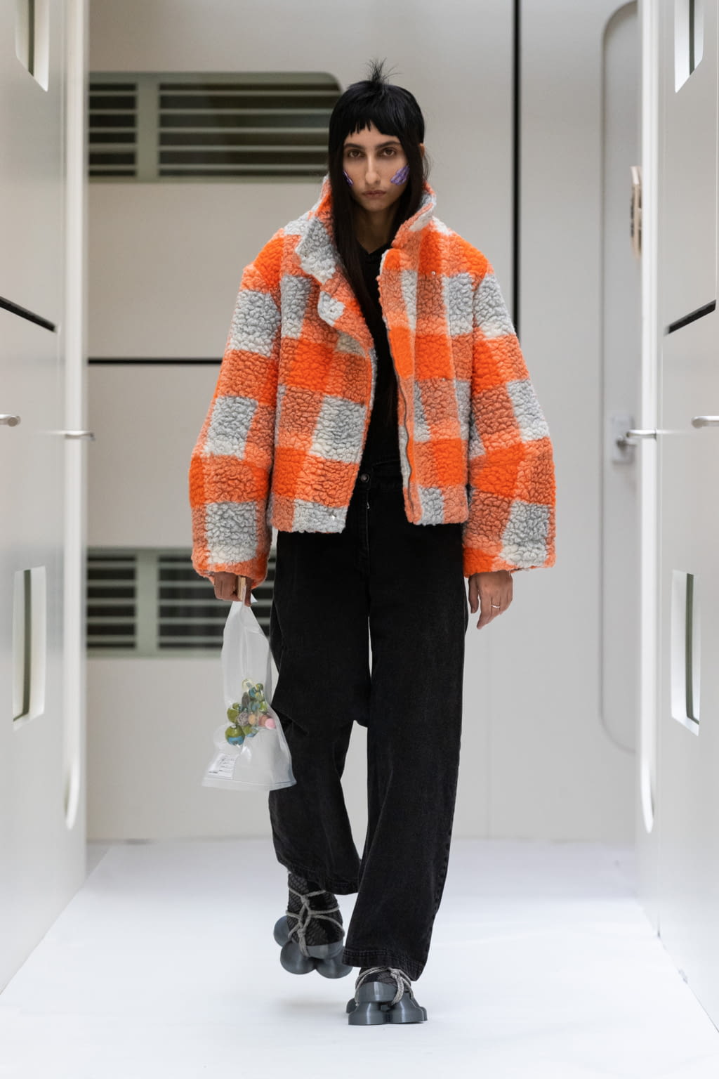 Fashion Week Paris Fall/Winter 2022 look 3 from the Henrik Vibskov collection menswear