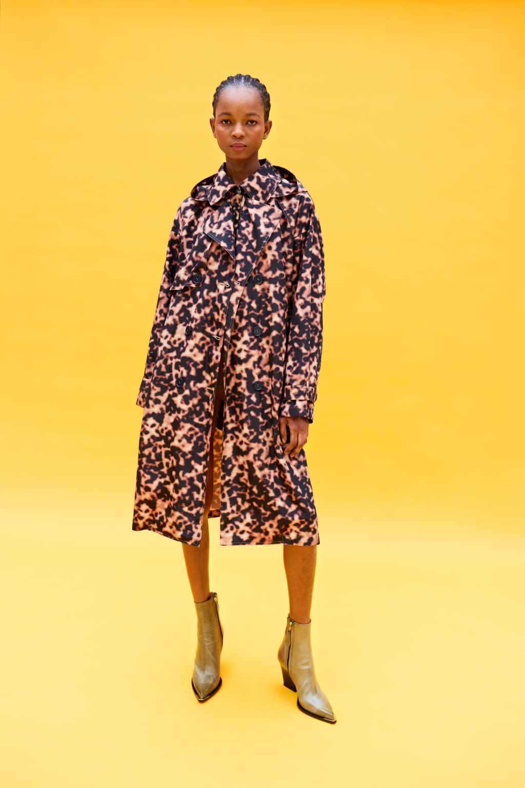 Fashion Week Paris Fall/Winter 2022 look 3 from the Barbara Bui collection womenswear