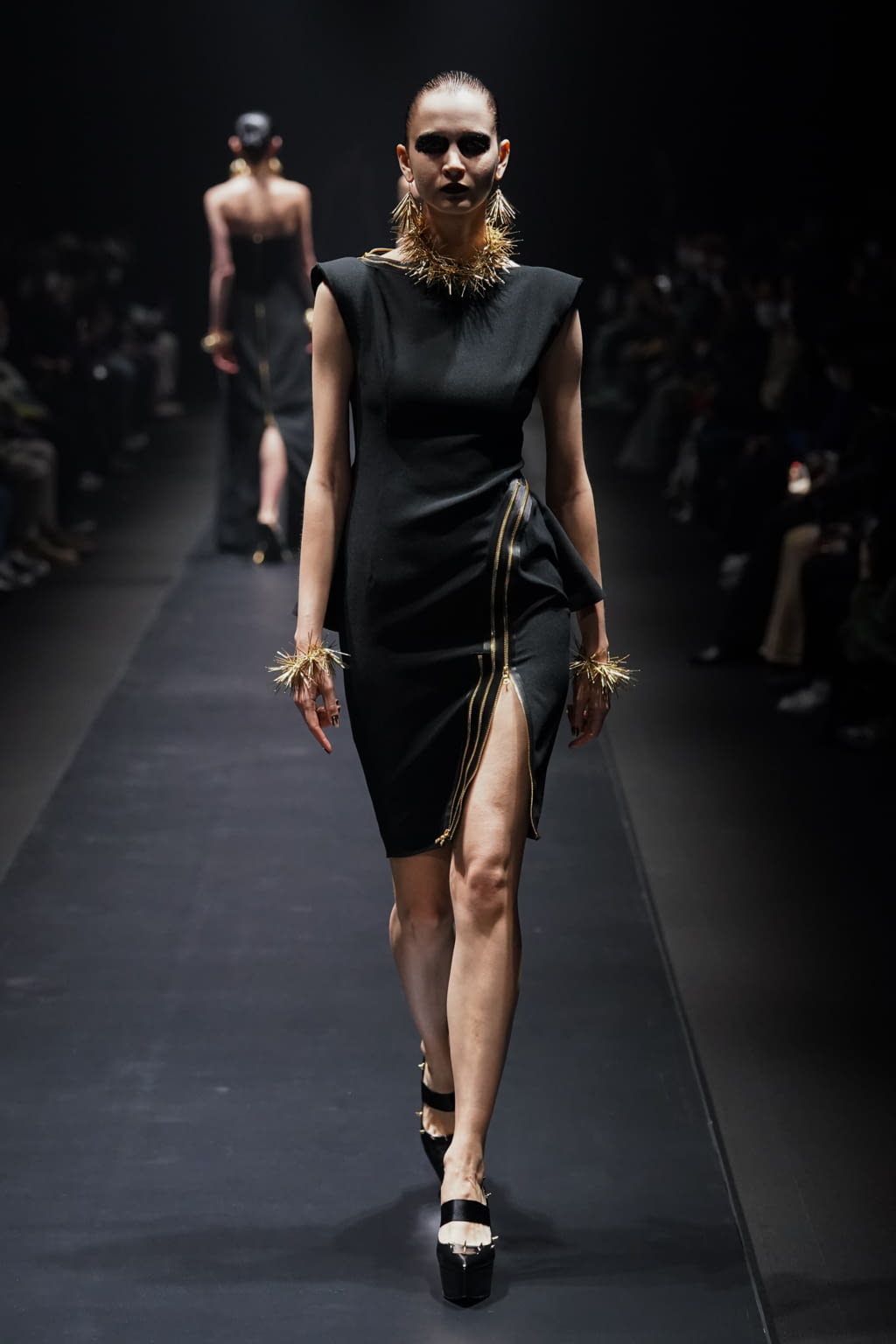 Fashion Week Paris Fall/Winter 2022 look 3 de la collection Undercover womenswear