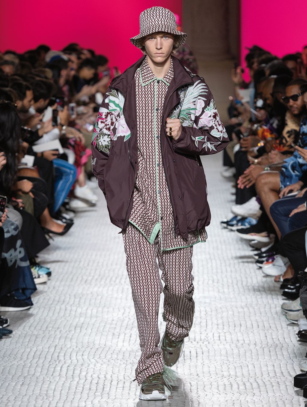 Fashion Week Paris Spring/Summer 2019 look 3 from the Valentino collection 男装