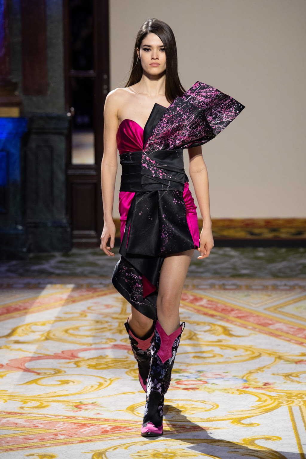Fashion Week Paris Fall/Winter 2020 look 2 from the Redemption collection 女装