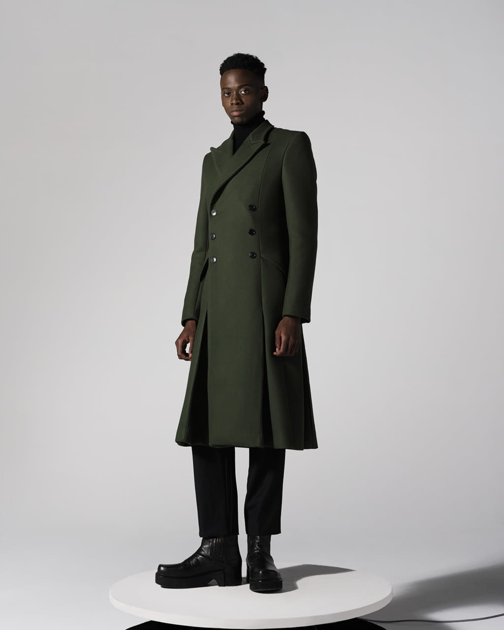 Fashion Week Paris Fall/Winter 2022 look 4 from the Steven Passaro collection menswear