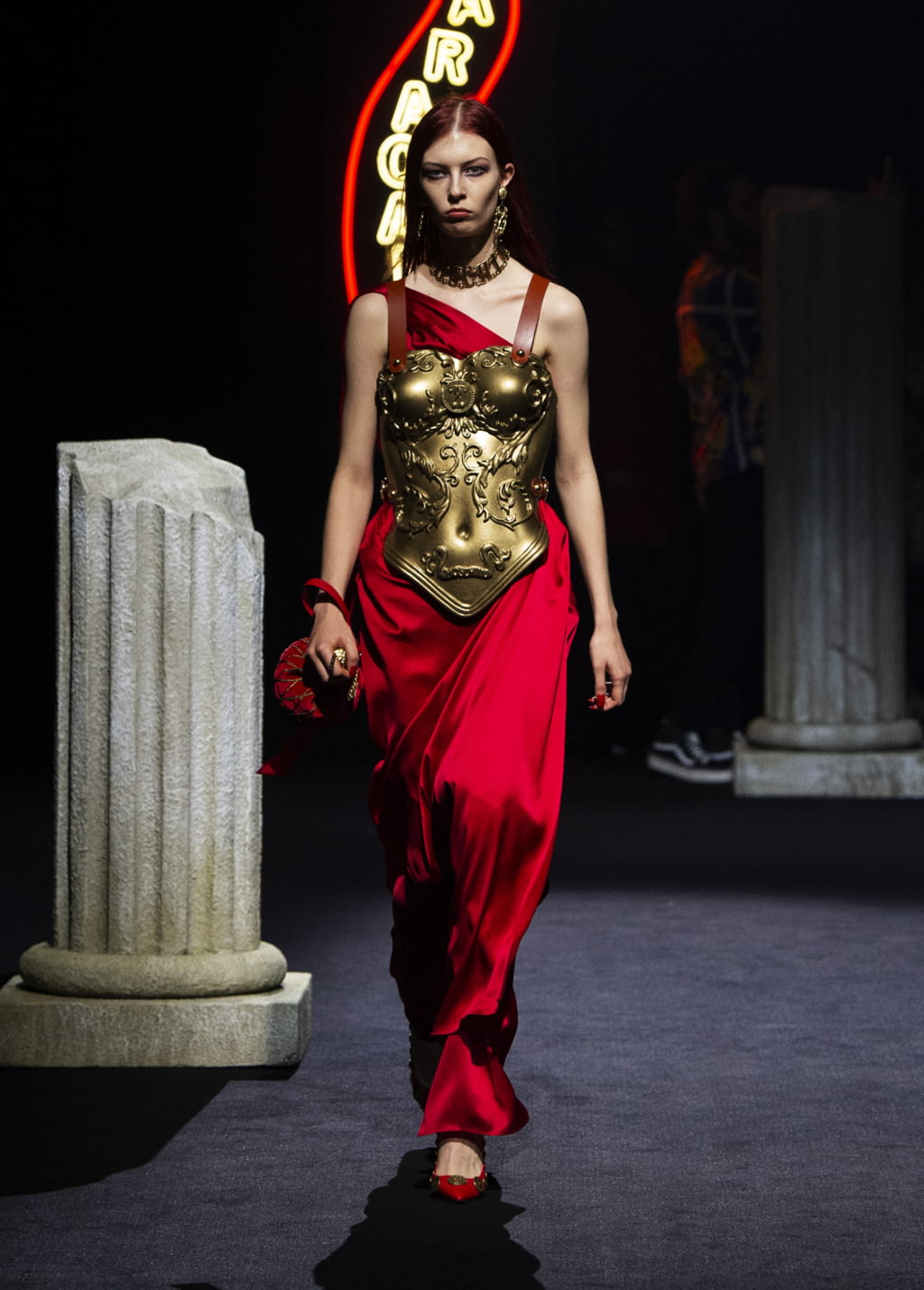 Fashion Week Milan Pre-Fall 2019 look 4 from the Moschino collection womenswear