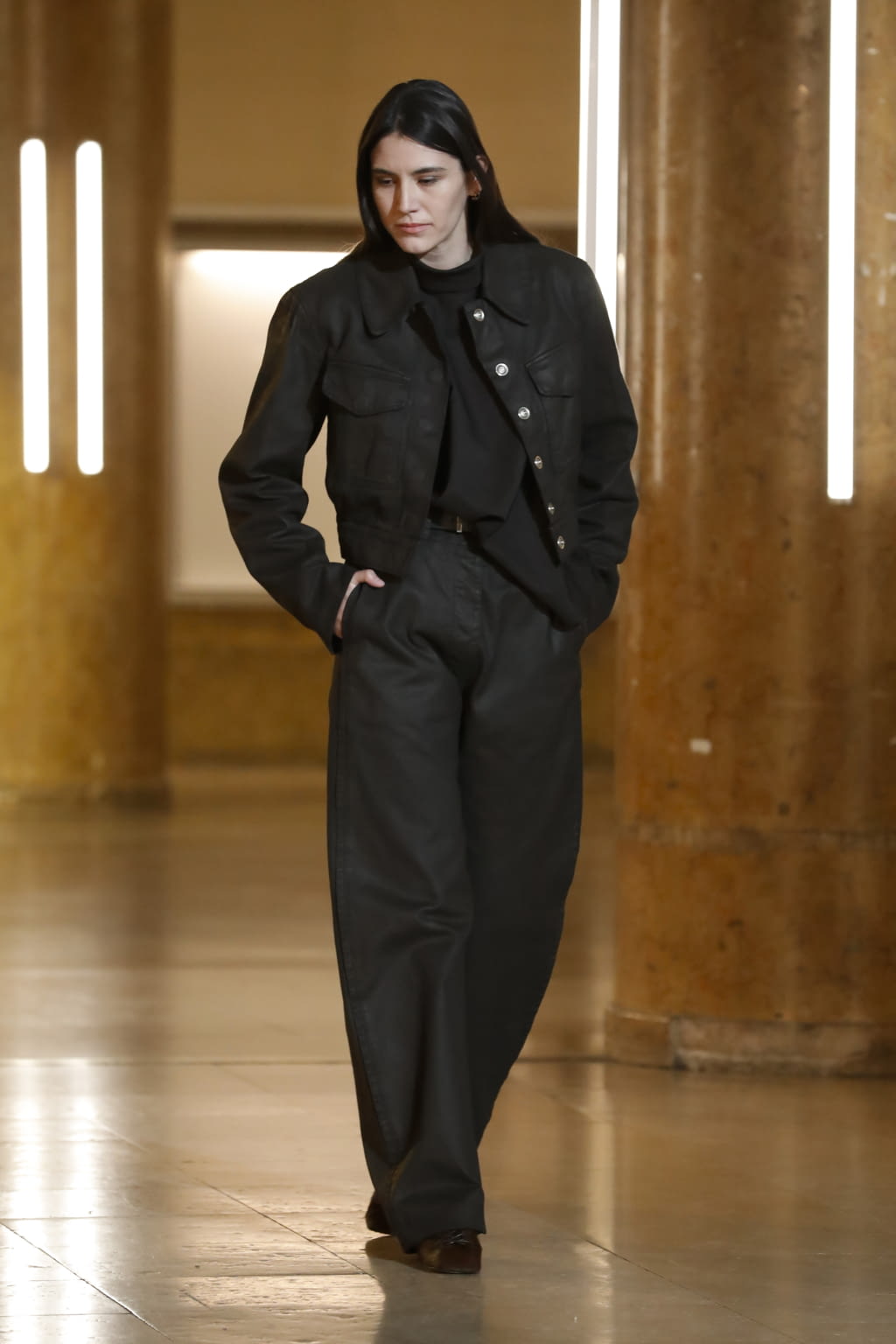 Fashion Week Paris Fall/Winter 2020 look 4 from the Lemaire collection womenswear