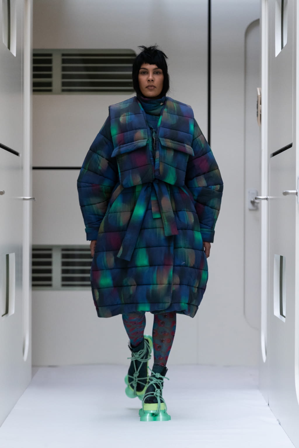 Fashion Week Paris Fall/Winter 2022 look 4 de la collection Henrik Vibskov menswear