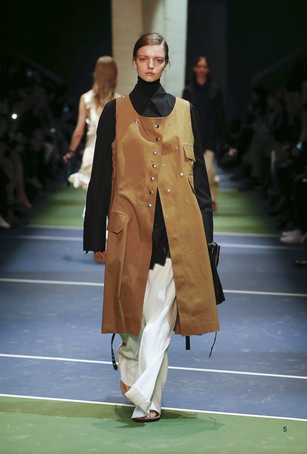 Fashion Week Paris Fall/Winter 2016 look 5 from the Celine collection 女装