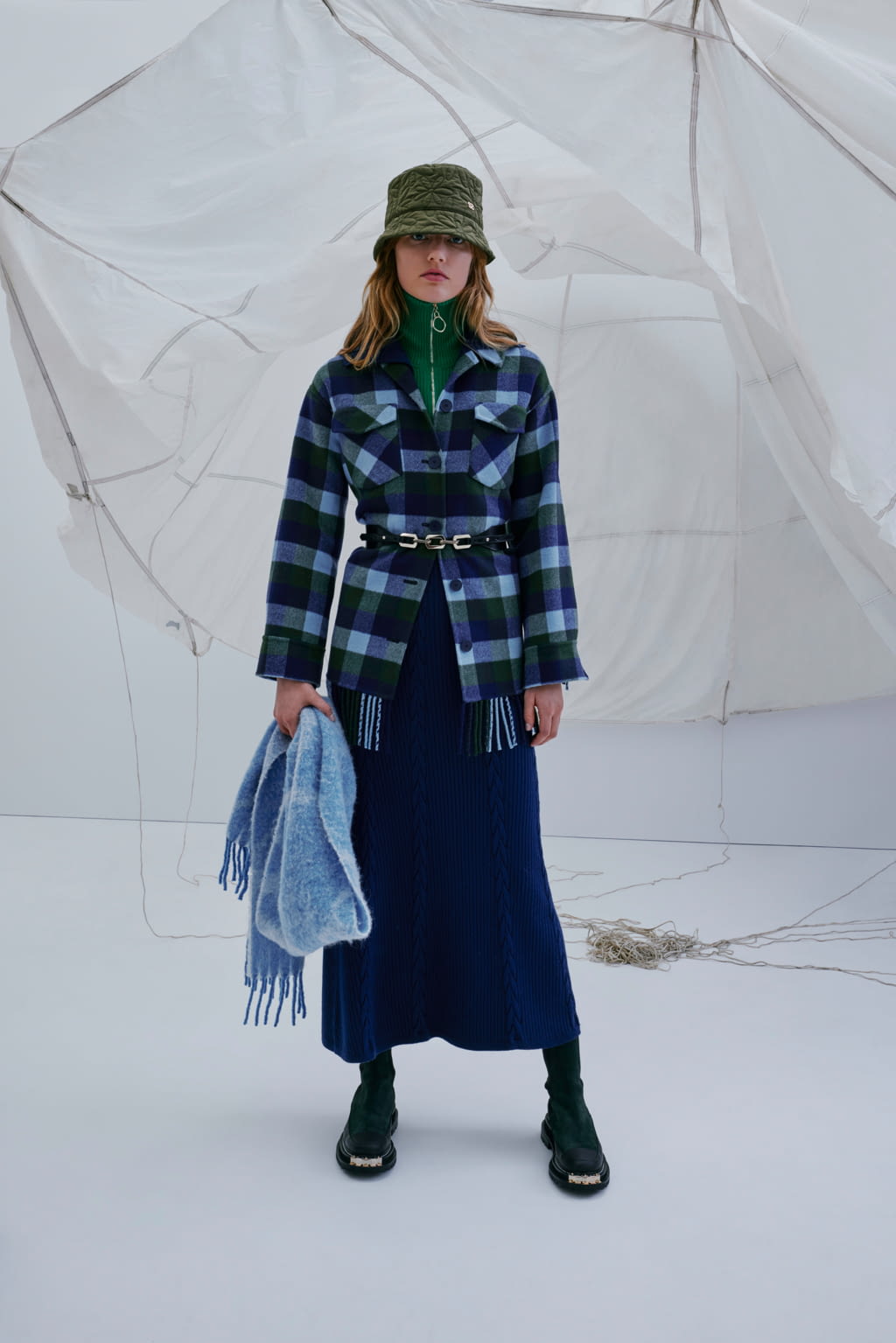 Fashion Week Paris Fall/Winter 2022 look 6 de la collection Sandro womenswear
