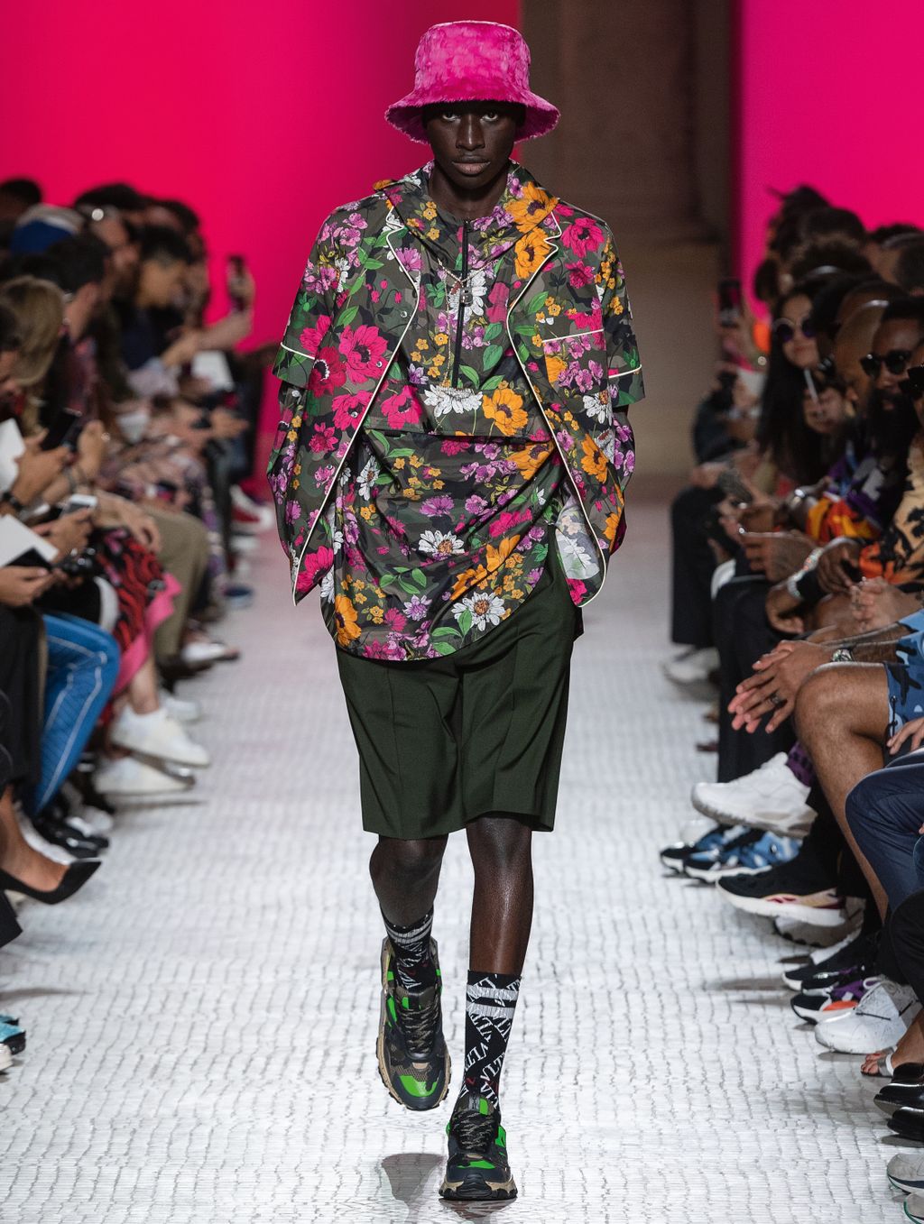 Fashion Week Paris Spring/Summer 2019 look 5 from the Valentino collection menswear