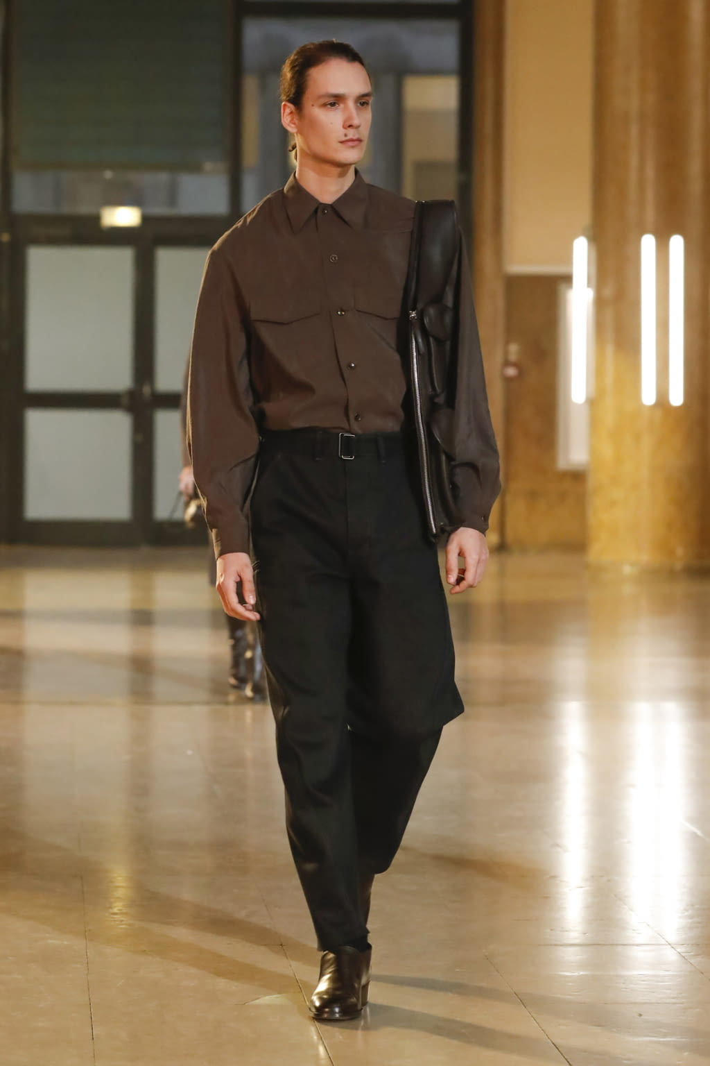 Fashion Week Paris Fall/Winter 2020 look 6 from the Lemaire collection womenswear