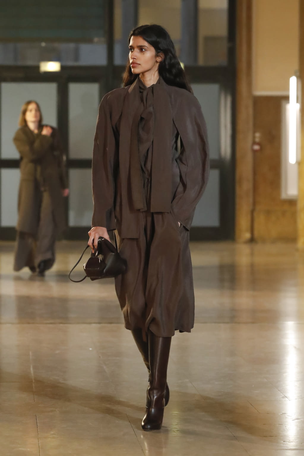 Fashion Week Paris Fall/Winter 2020 look 7 from the Lemaire collection 女装