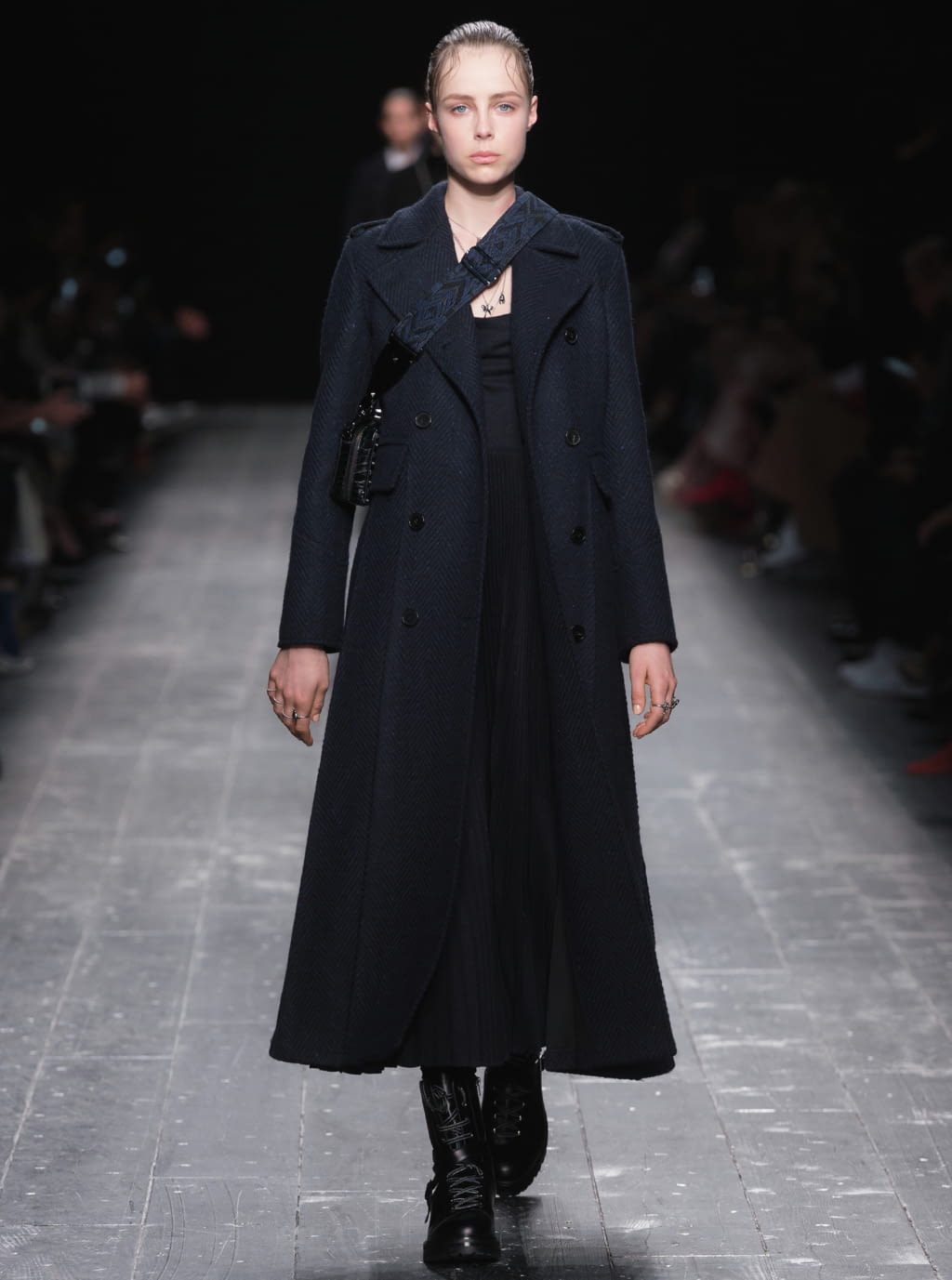Fashion Week Paris Fall/Winter 2016 look 7 from the Valentino collection womenswear