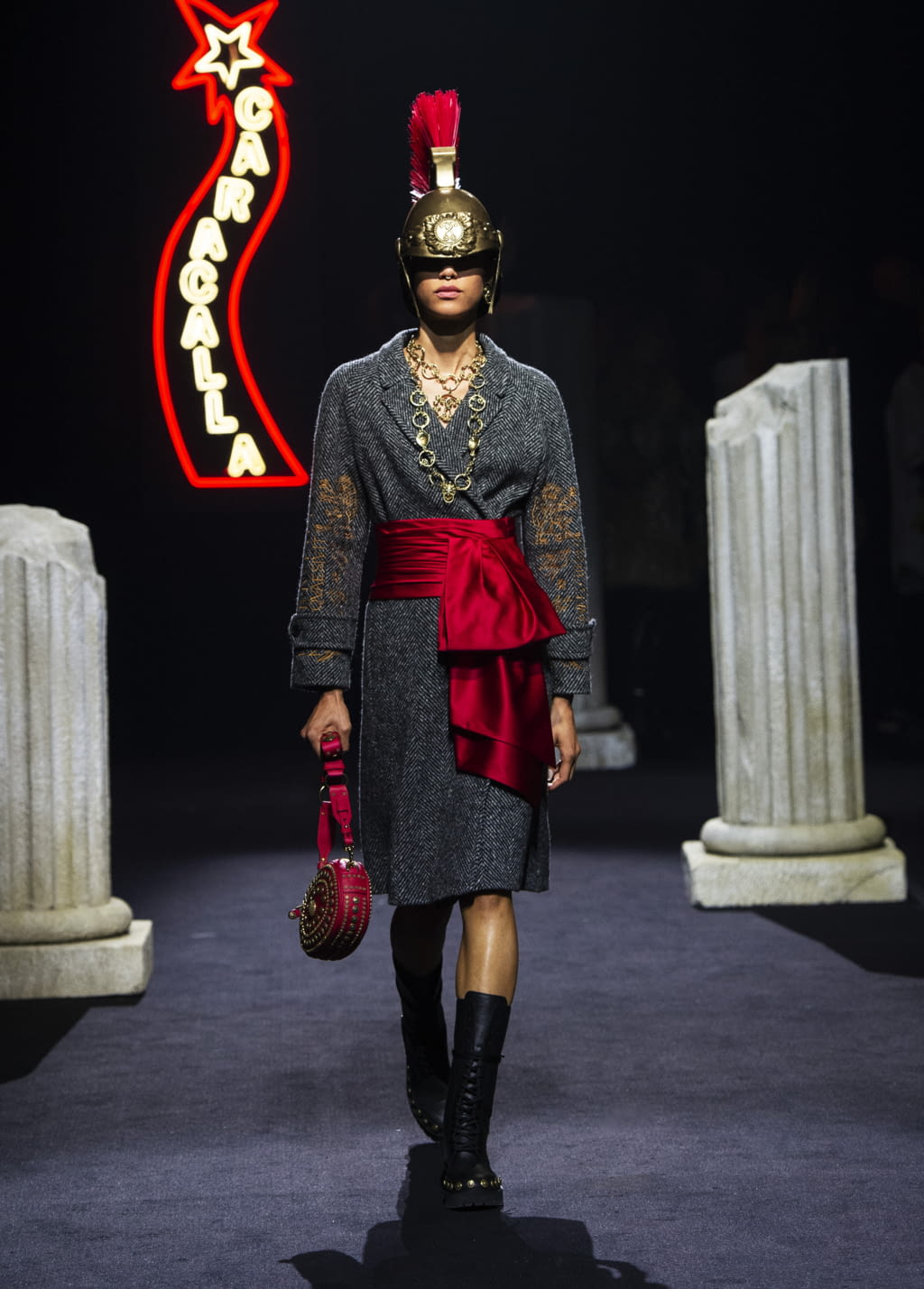Fashion Week Milan Pre-Fall 2019 look 8 de la collection Moschino womenswear