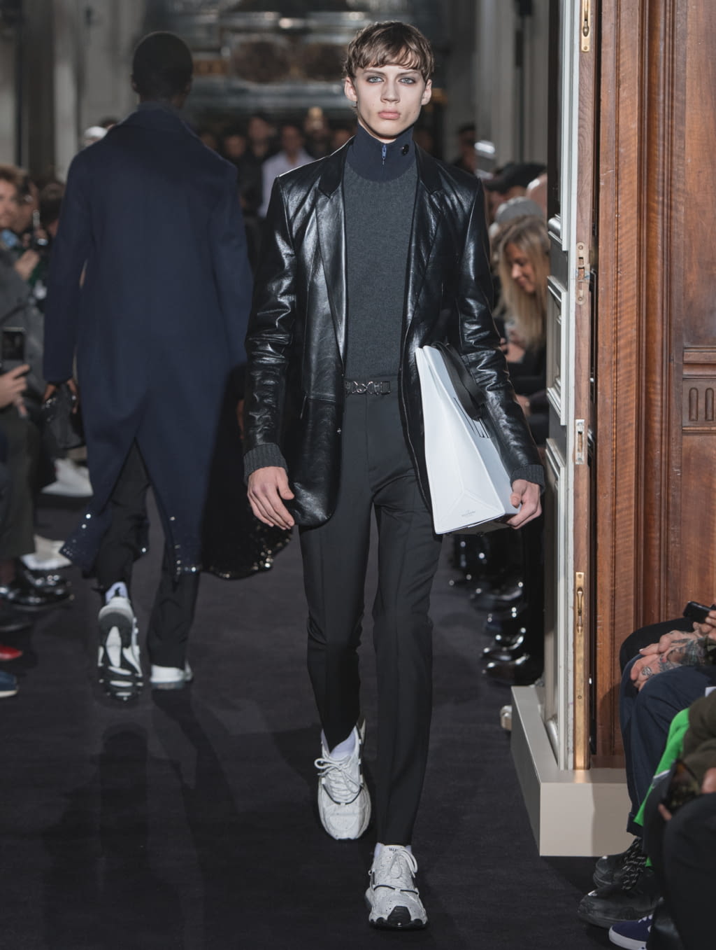 Fashion Week Paris Fall/Winter 2018 look 8 from the Valentino collection 男装