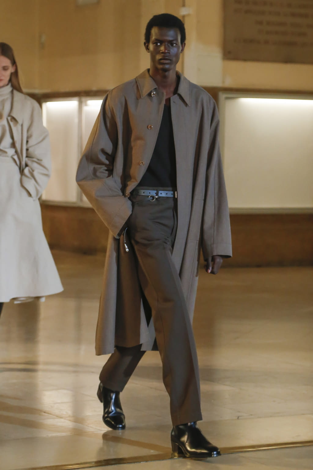 Fashion Week Paris Fall/Winter 2020 look 9 from the Lemaire collection womenswear