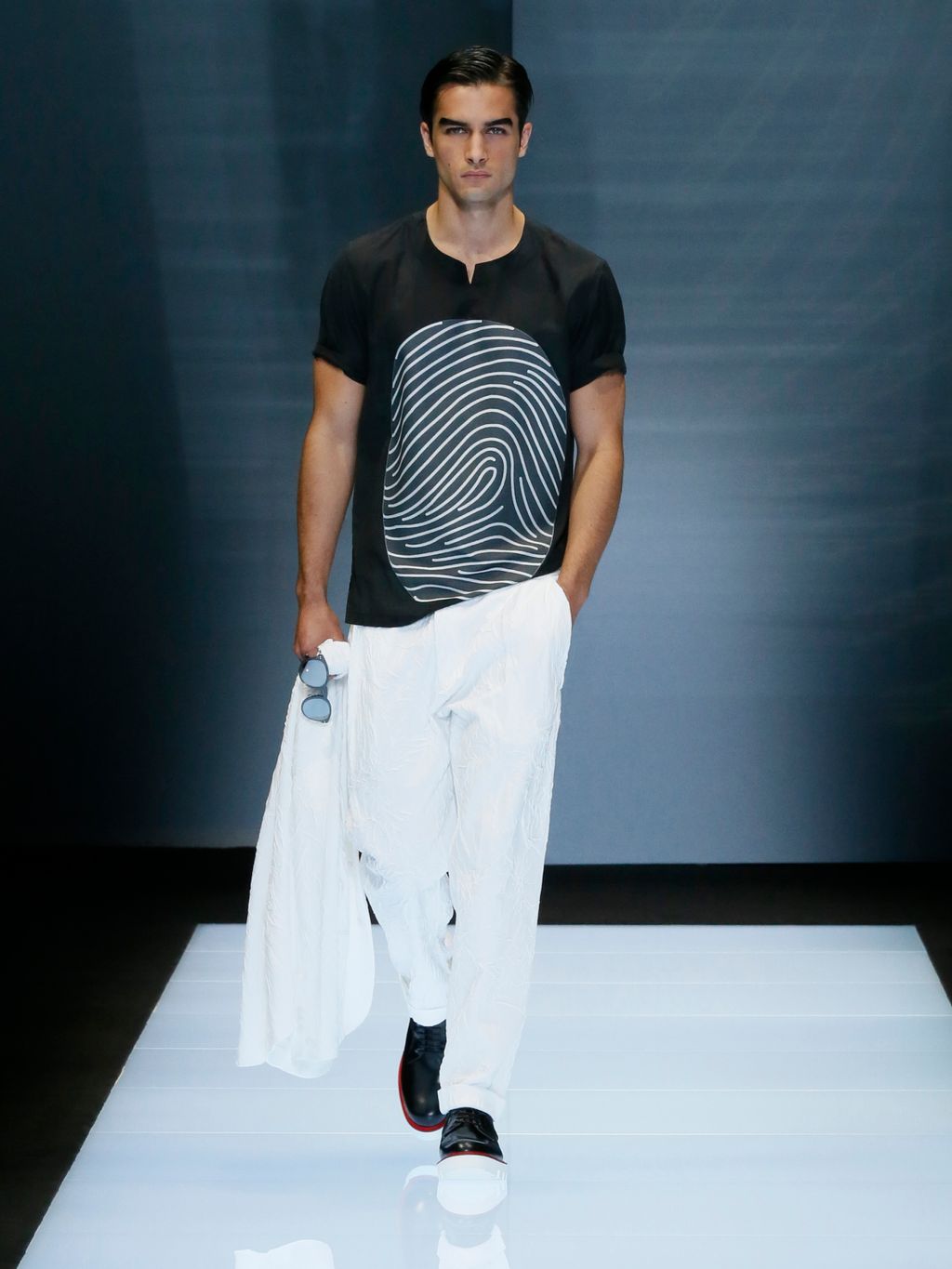 Fashion Week Milan Spring/Summer 2017 look 1 from the Emporio Armani collection 男装