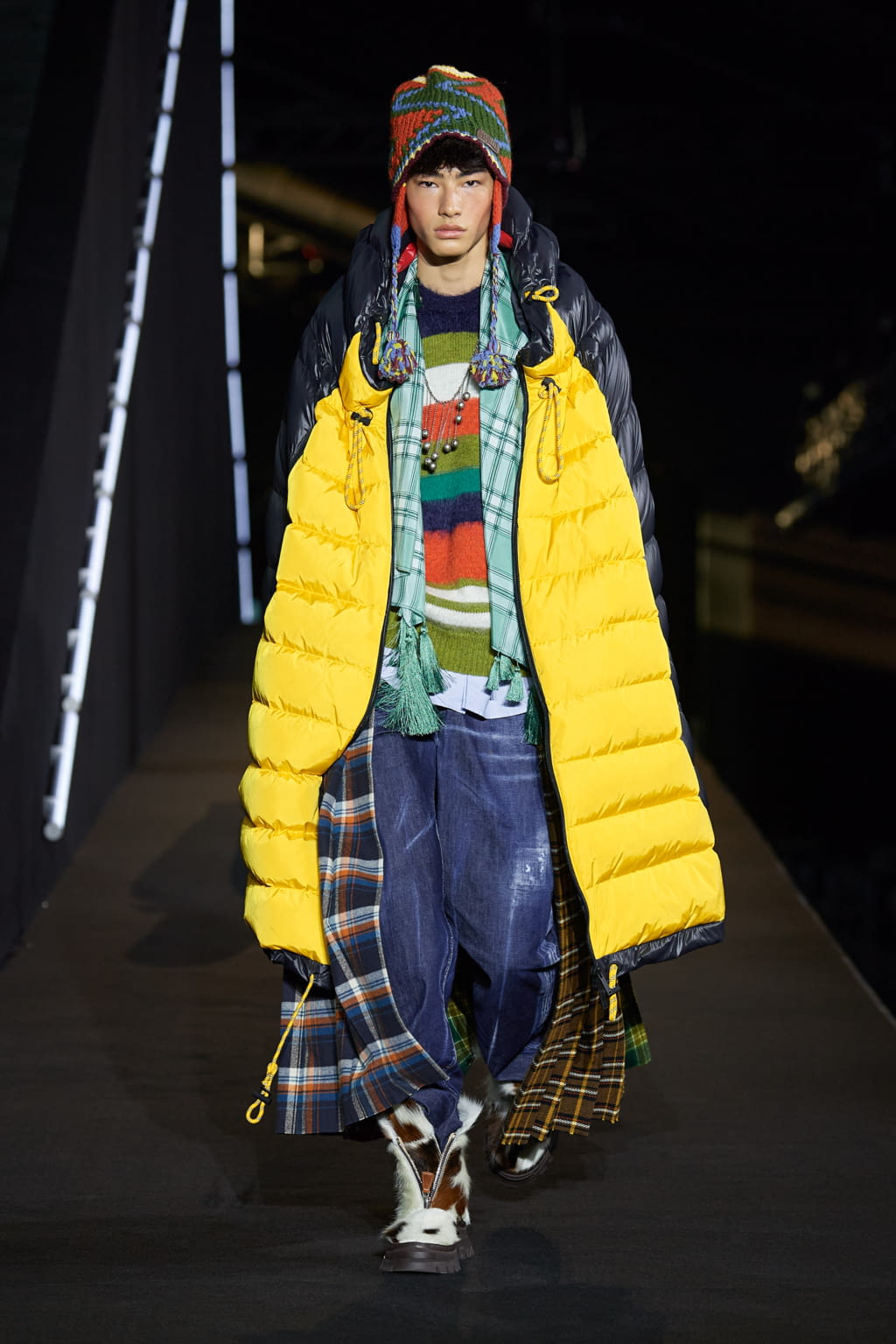 Fashion Week Milan Fall/Winter 2022 look 1 from the Dsquared2 collection menswear