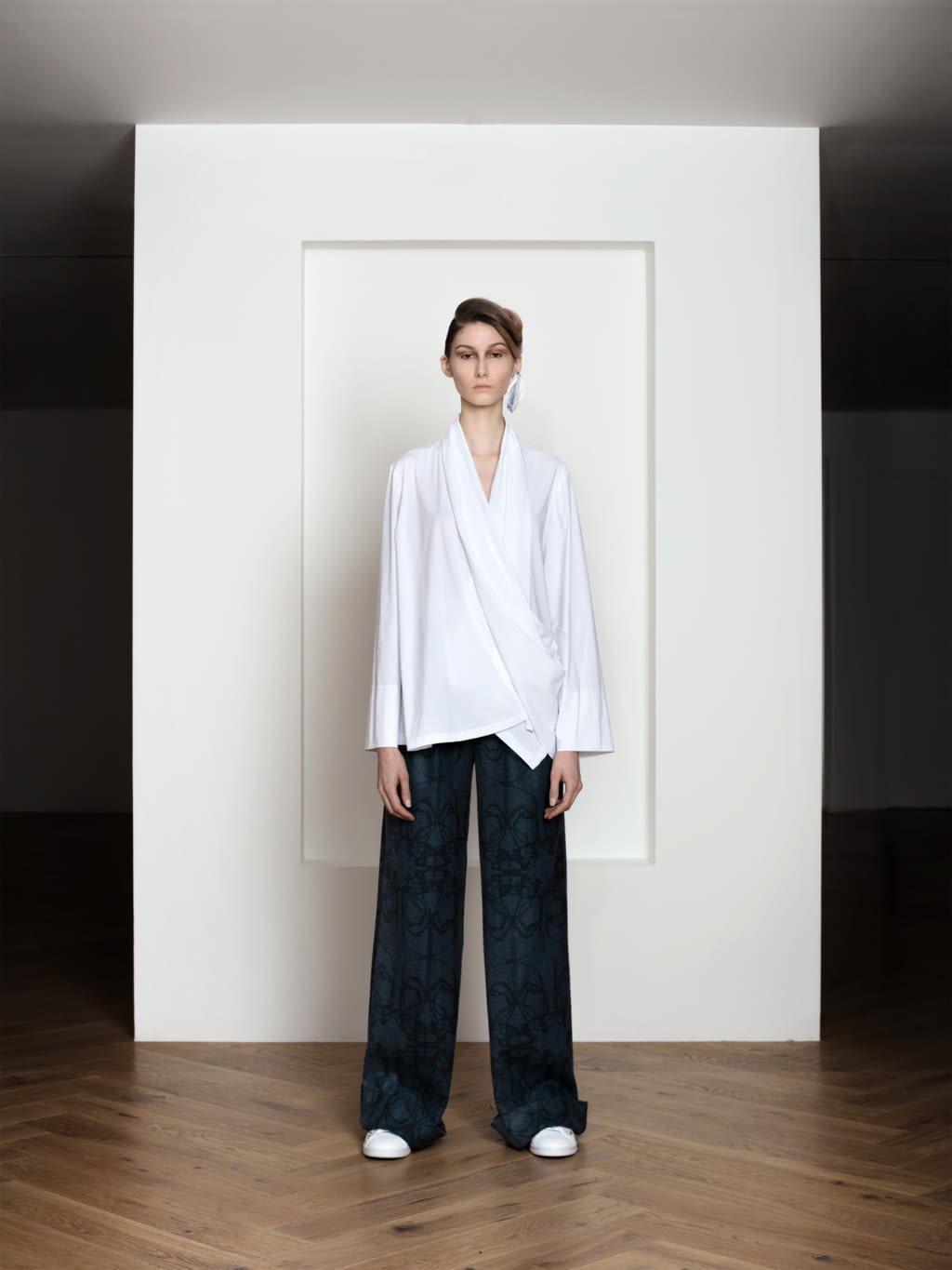 Fashion Week Paris Fall/Winter 2022 look 1 de la collection Mossi womenswear