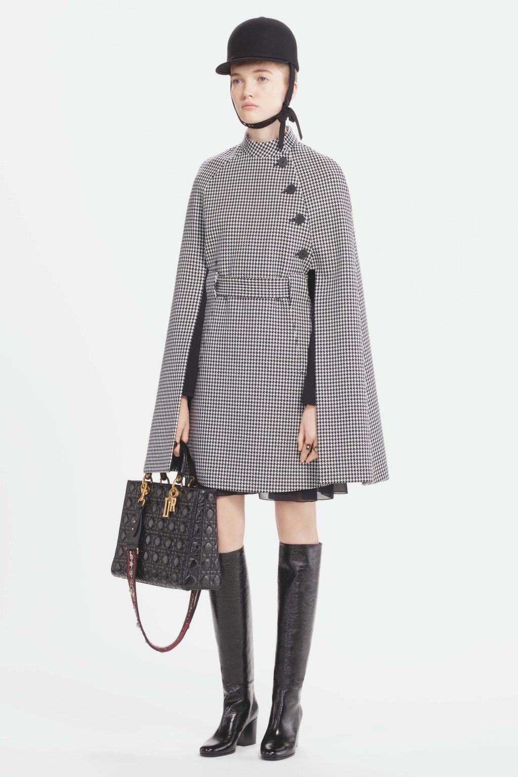 Fashion Week Paris Pre-Fall 2017 look 1 from the Christian Dior collection womenswear
