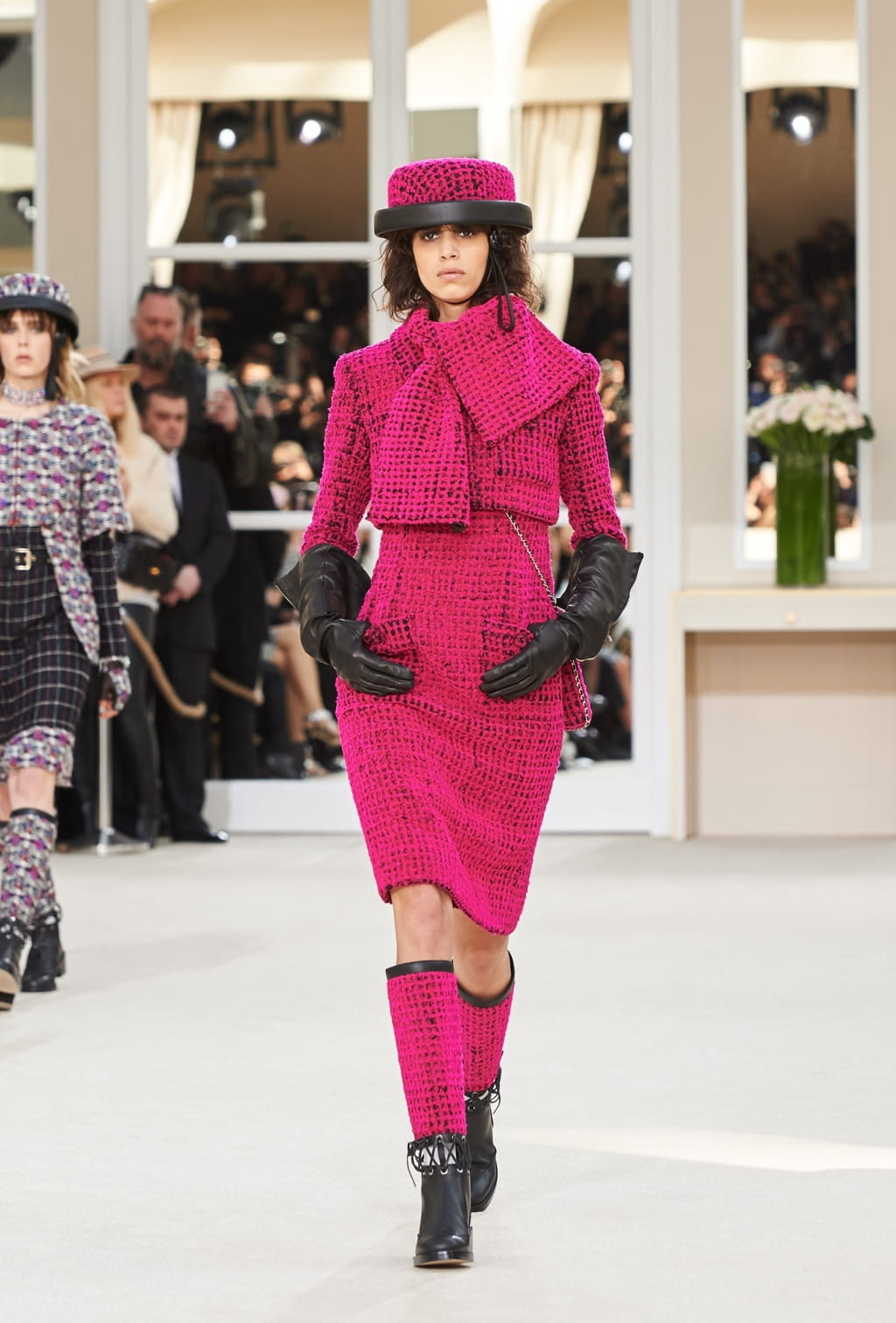 Fashion Week Paris Fall/Winter 2016 look 1 from the Chanel collection womenswear
